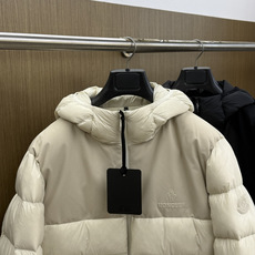 秋冬 Mon 🔥SS秋冬最新款时尚休闲款羽绒服连帽外套.高端90#白鸭绒填充。处处细节显工艺足够的高级 结构性剪裁的 秋冬 Mon 🔥SS秋冬最新款时尚休闲款羽绒服连帽外套.高端90#白鸭绒填充。处处细节显工艺足够的高级 结构性剪裁的