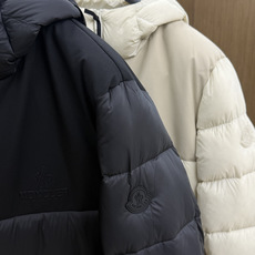秋冬 Mon 🔥SS秋冬最新款时尚休闲款羽绒服连帽外套.高端90#白鸭绒填充。处处细节显工艺足够的高级 结构性剪裁的 秋冬 Mon 🔥SS秋冬最新款时尚休闲款羽绒服连帽外套.高端90#白鸭绒填充。处处细节显工艺足够的高级 结构性剪裁的