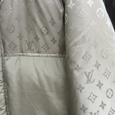 秋冬 LV 🔥SS秋冬最新款时尚休闲款羽绒服连帽外套.高端90#白鸭绒填充。处处细节显工艺足够的高级 结构性剪裁的设 秋冬 LV 🔥SS秋冬最新款时尚休闲款羽绒服连帽外套.高端90#白鸭绒填充。处处细节显工艺足够的高级 结构性剪裁的设