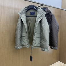秋冬 LV 🔥SS秋冬最新款时尚休闲款羽绒服连帽外套.高端90#白鸭绒填充。处处细节显工艺足够的高级 结构性剪裁的设 秋冬 LV 🔥SS秋冬最新款时尚休闲款羽绒服连帽外套.高端90#白鸭绒填充。处处细节显工艺足够的高级 结构性剪裁的设