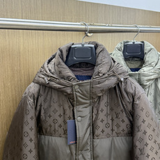 秋冬 LV 🔥SS秋冬最新款时尚休闲款羽绒服连帽外套.高端90#白鸭绒填充。处处细节显工艺足够的高级 结构性剪裁的设 秋冬 LV 🔥SS秋冬最新款时尚休闲款羽绒服连帽外套.高端90#白鸭绒填充。处处细节显工艺足够的高级 结构性剪裁的设