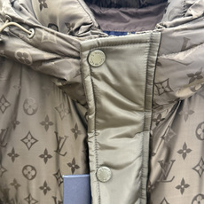 秋冬 LV 🔥SS秋冬最新款时尚休闲款羽绒服连帽外套.高端90#白鸭绒填充。处处细节显工艺足够的高级 结构性剪裁的设 秋冬 LV 🔥SS秋冬最新款时尚休闲款羽绒服连帽外套.高端90#白鸭绒填充。处处细节显工艺足够的高级 结构性剪裁的设
