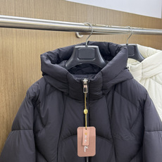 秋冬 Loro Piana 🔥秋冬新款时尚连帽羽绒服外套,官网同款,原版订制五金配件全进口原版定制 欢迎对比 绝对的高品 秋冬 Loro Piana 🔥秋冬新款时尚连帽羽绒服外套,官网同款,原版订制五金配件全进口原版定制 欢迎对比 绝对的高品