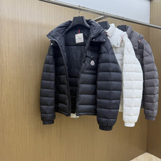 秋冬 MON 🔥秋冬新款时尚连帽羽绒服鹅绒外套,官网同款,原版订制五金配件全进口原版定制 欢迎对比 绝对的高品质 面 秋冬 MON 🔥秋冬新款时尚连帽羽绒服鹅绒外套,官网同款,原版订制五金配件全进口原版定制 欢迎对比 绝对的高品质 面