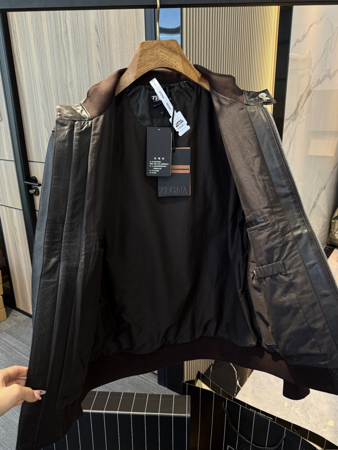 NO:772454,Zegna men's nappa leather bomber jacket (original leather, non-market currency),,zegna,jackets & coats,Top Customize119860909Zegna 杰尼亚 男装 纳帕皮飞行员夹克（真皮原厂, 非市面通货）,,zegna,jackets & coats,Top Customize1,Men's clothing