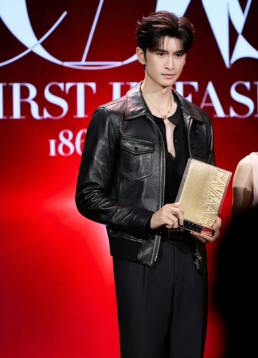 NO:771777,Tom Ford Napa leather collar shirt ｜Zhang Yunlong,,tom ford,shirts,Top Customize119860909Tom Ford 纳帕纹皮领衬衫 ｜张云龙,,tom ford,shirts,Top Customize1,Men's clothing