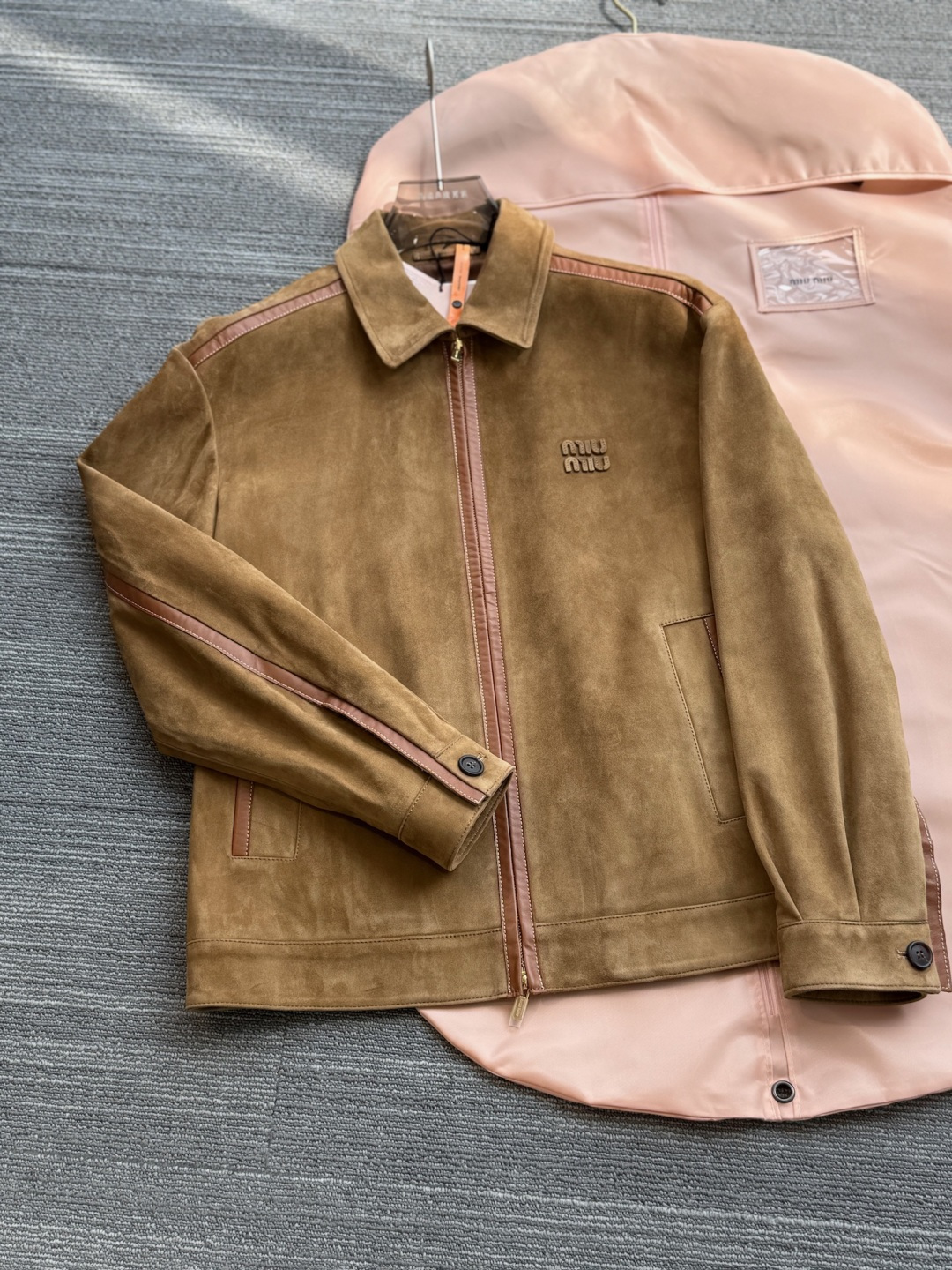 NO:701646,Tile,,Top Customize119860909平铺,,Top Customize1,Men's clothing