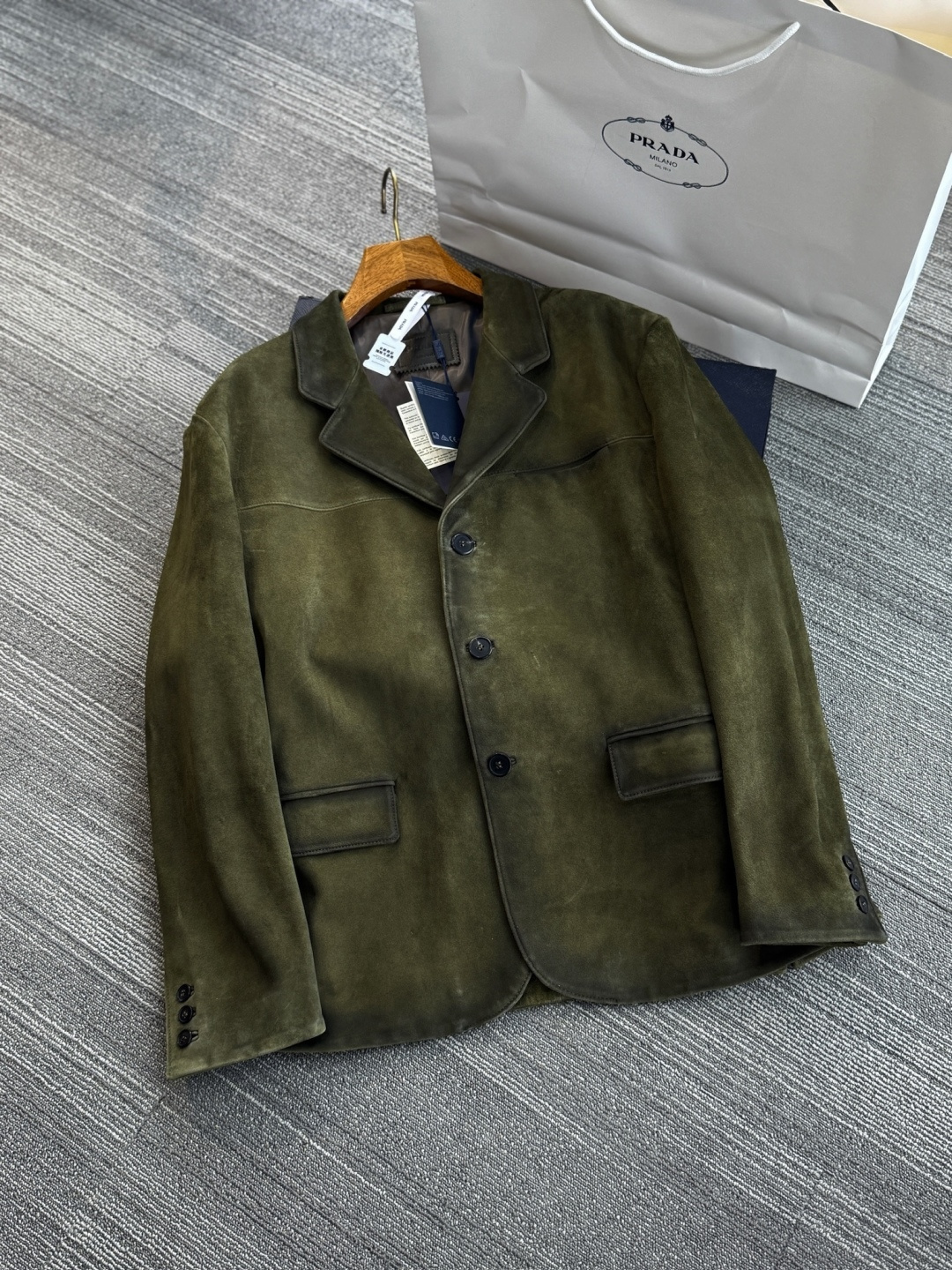 NO:697867,Genuine leather haute couture continues to ship. Exclusive｜Original purchase of genuine Prada suede leather jacket. Main body suede sheepskin,,prada,jackets & coats,sheepskin,Top Customize119860909真皮高定 持续出货 . 独家 ｜原版购入真品级 普拉达 绒面皮革夹克. 主体 绒面羊皮革,,prada,jackets & coats,sheepskin,Top Customize1,Men's clothing