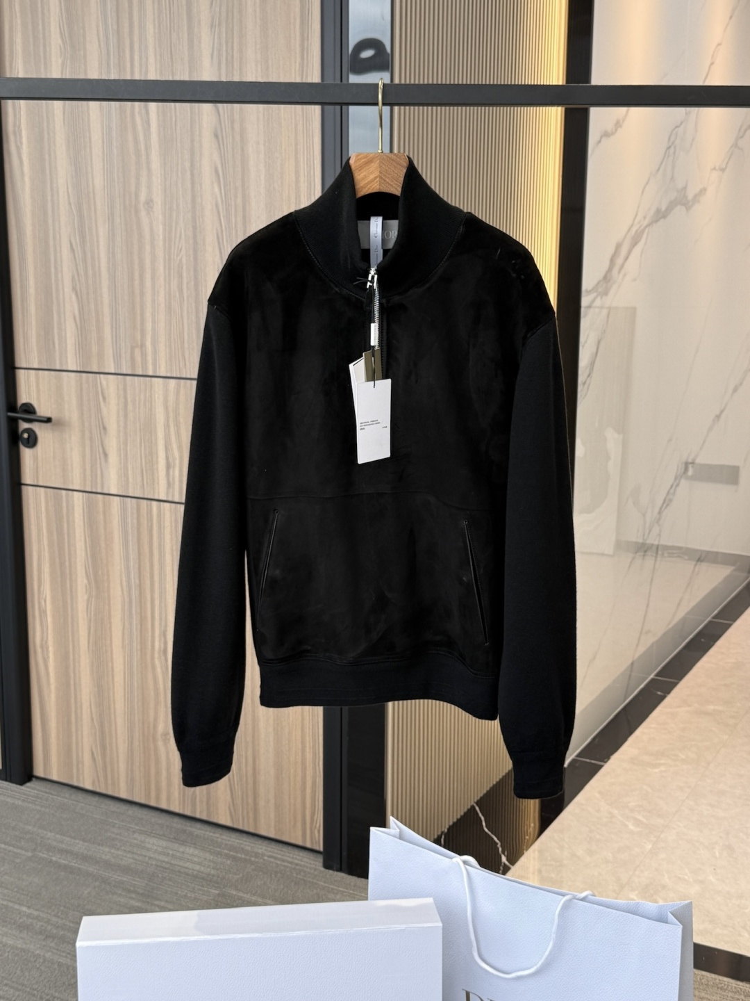 NO:688605,Ready for sale ~ Genuine leather haute couture continues to ship. Exclusive｜Original purchase of genuine grade Dior 2025 leather sweater black and beige sheep wool knitted fabric,,dior,Top Customize119860909现货发售～真皮高定 持续出货 . 独家 ｜原版购入真品级  迪奥2025 皮革针织衫 黑色与米色绵羊毛针织面料,,dior,Top Customize1,Men's clothing