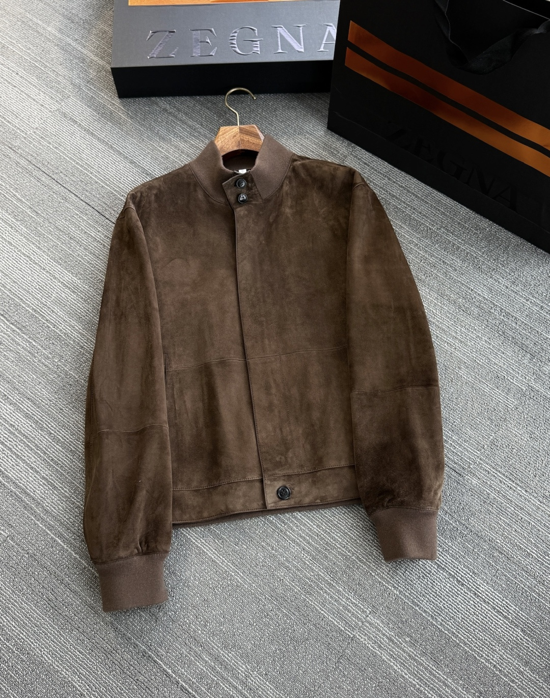 NO:675991,Genuine leather haute couture continues to ship. Exclusive｜Original purchase genuine grade Zegna men's winter new brown leather short jacket Leather material imported sheepskin,,zegna,jackets & coats,sheepskin,Top Customize119860909真皮高定 持续出货 . 独家 ｜原版购入真品级 杰尼亚男装冬季新品棕色皮革短夹克 皮料 进口羊皮革,,zegna,jackets & coats,sheepskin,Top Customize1,Men's clothing