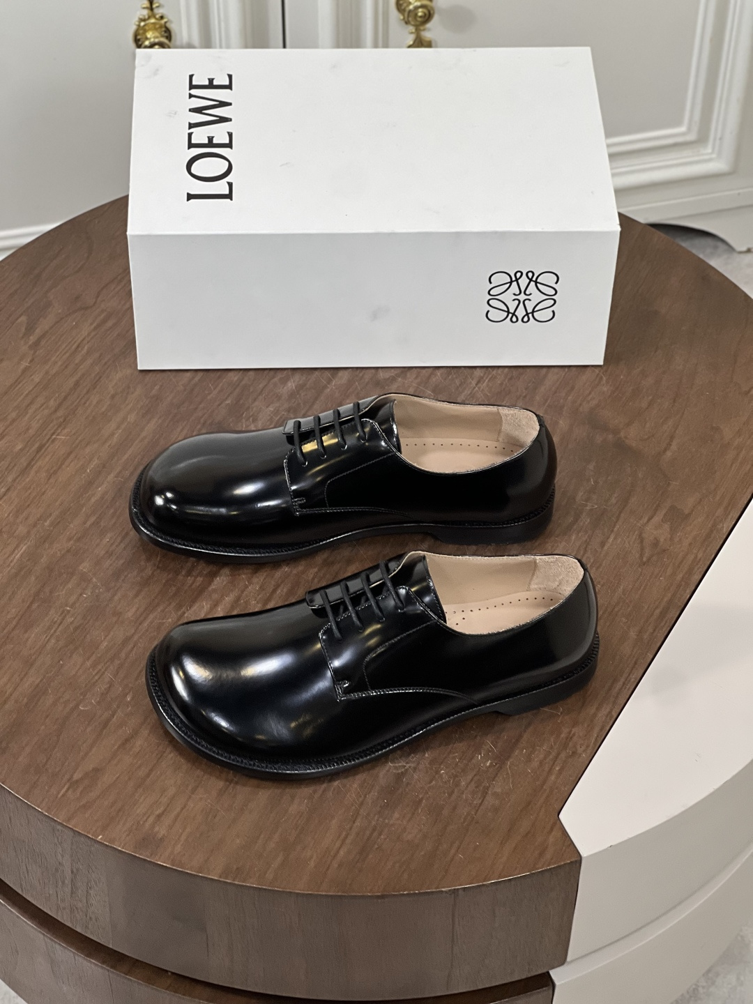 NO:744792,Loewe/Luo Yiwei's high-end men's best-selling boutique casual leather shoes. Imported cowhide loafers combine exquisite elements with modern charm. They are strong in toughness, resistant to folding, not easily deformed, and durable in wear!  Imported water-dyed cowhide lining, imported genuine leather outsole, top quality, welcome to compare Size39-44 (38.45.46 custom-made, non-refundable and non-exchangeable),,loewe,loewe,loafers,cowhide,Leather soles19860909Loewe/罗意威 高端男士热卖精品休闲皮鞋 进口牛皮乐福鞋将工致元素与摩登魅力融合,韧性强耐折不易变形,经久耐穿！进口水染牛皮内里,进口真皮大底,顶级品质,欢迎对比 Size39-44（38.45.46定做不退不换）,,loewe,loewe,loafers,cowhide,Leather soles,Men's shoes