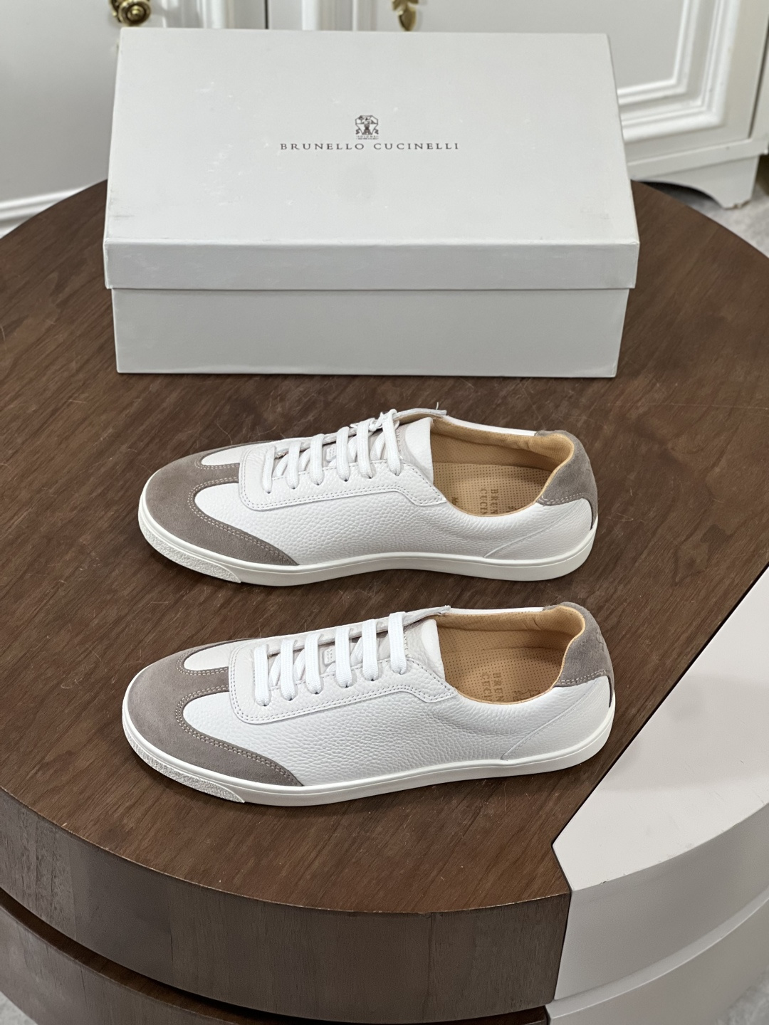 NO:347444,Brunello Cucinelli BC Men's Men's Women's Training Shoes Lace-up Casual Men's Shoes This brand is the world's top luxury brand from Italy. All products are made of the top fabrics in the clothing industry today. Coupled with Italy's unique traditional handicrafts, the brand has the reputation of 