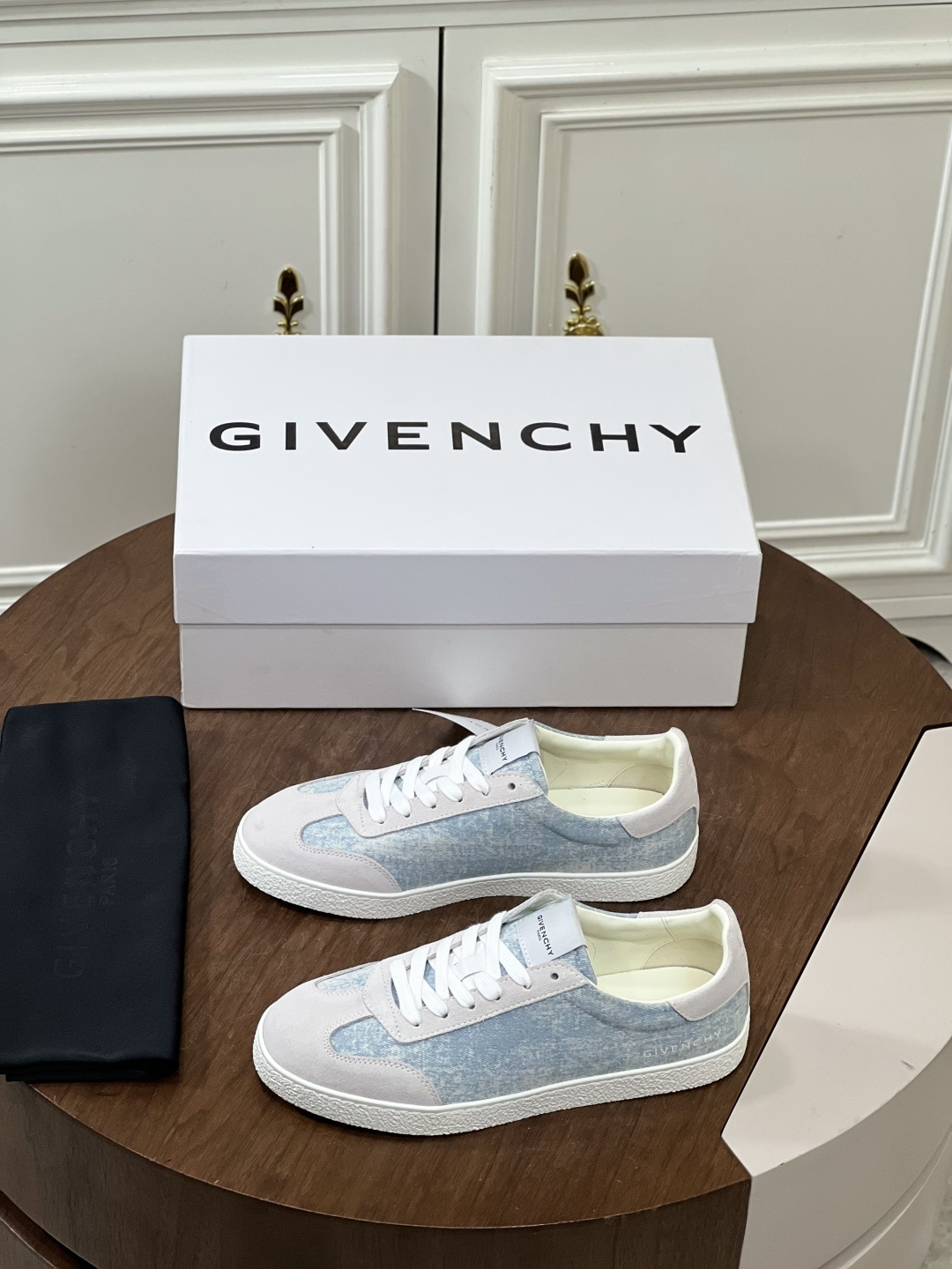 NO:555986,New product Givenchy versatile trendy products counter top 1:1 original single goods sports casual shoes original imported silk cowhide with original logo fabric cowhide lining cowhide feet original rubber outsole Size39-44 (customized at 38.45.46),,givenchy,givenchy,cowhide19860909新品Given 纪梵希百搭潮品专柜顶级1:1原单货运动 休闲鞋 原版进口丝绸牛皮搭配原版logo面料牛皮内里 牛皮垫脚原版橡胶大底  Size39-44（38.45.46定制）,,givenchy,givenchy,cowhide,Men's shoes