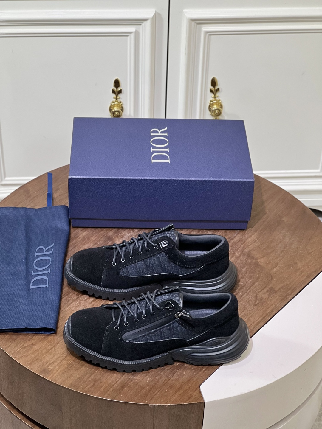 NO:621390,Dior - Dior luxury men's casual sports shoes are purely handmade, both inside and outside are imported first-layer cowhide, high-end exquisite craftsmanship. Original TPU combination outsole. Wearing a noble gentleman's taste. Carefully adjusted the best last shape. 100% comfortable. Size38-44 (38.45 custom-made),, dior, dior, sneakers, cowhide19860909Dior— 迪奥奢品男士休闲运动鞋 纯手工制作,内外均为进口头层牛皮,高端精品精湛工艺.原版TPu组合大底.穿出高贵绅士品味.经精心调试最佳楦型.舒适度百分百 Size38-44（38.45 定做）,,dior,dior,sneakers,cowhide,Men's shoes