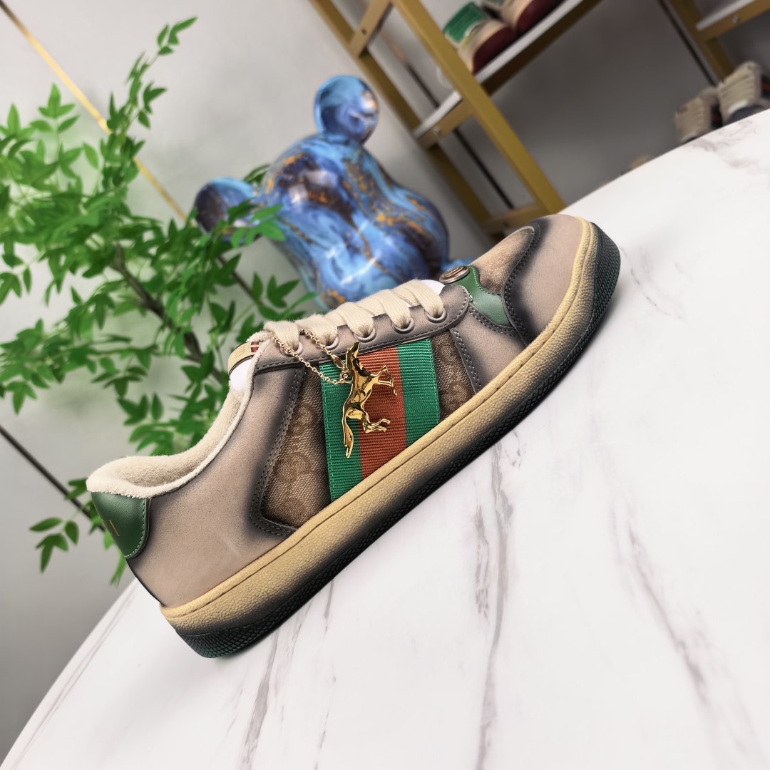 NO:783308,Crafts can only be exchanged for one size!  Craft model, Year of the Horse 2026 limited edition, graffiti model [top quality] GUCCI casual sports distressed small dirty shoes, polished cowhide fabric, hand-made distressed effect!  Original terry cloth, delicate, soft, comfortable and breathable. Privately molded steel-stamped two-color original TPU outsole (lower layer is wider, upper layer is narrower) to differentiate the wrong version of the outsole in the market. Fabric, material, outsole, details comparison SIZE: 34-41, 38-45 regular size (34 and 41 for women are custom-made, non-returnable and non-exchangeable) (women's colors and men's models need to be customized),,gucci,gucci,cowhide19860909工艺品只能换大小一码！工艺款 马年2026限量款 涂鸦款【顶级货】GUCCI古驰休闲运动做旧小脏鞋 擦色牛皮面料,手工做旧效果！ 原版毛巾布里,细腻柔软、舒适透气 私模钢印双色原版TPU大底(下层宽,上层窄) 区分市场不对版大底 面料、材质、大底,细节对比 SIZE: 34-41、38-45正码（女款34、41定做不退不换）(女款色系男款需要定制),,gucci,gucci,cowhide,Men's shoes
