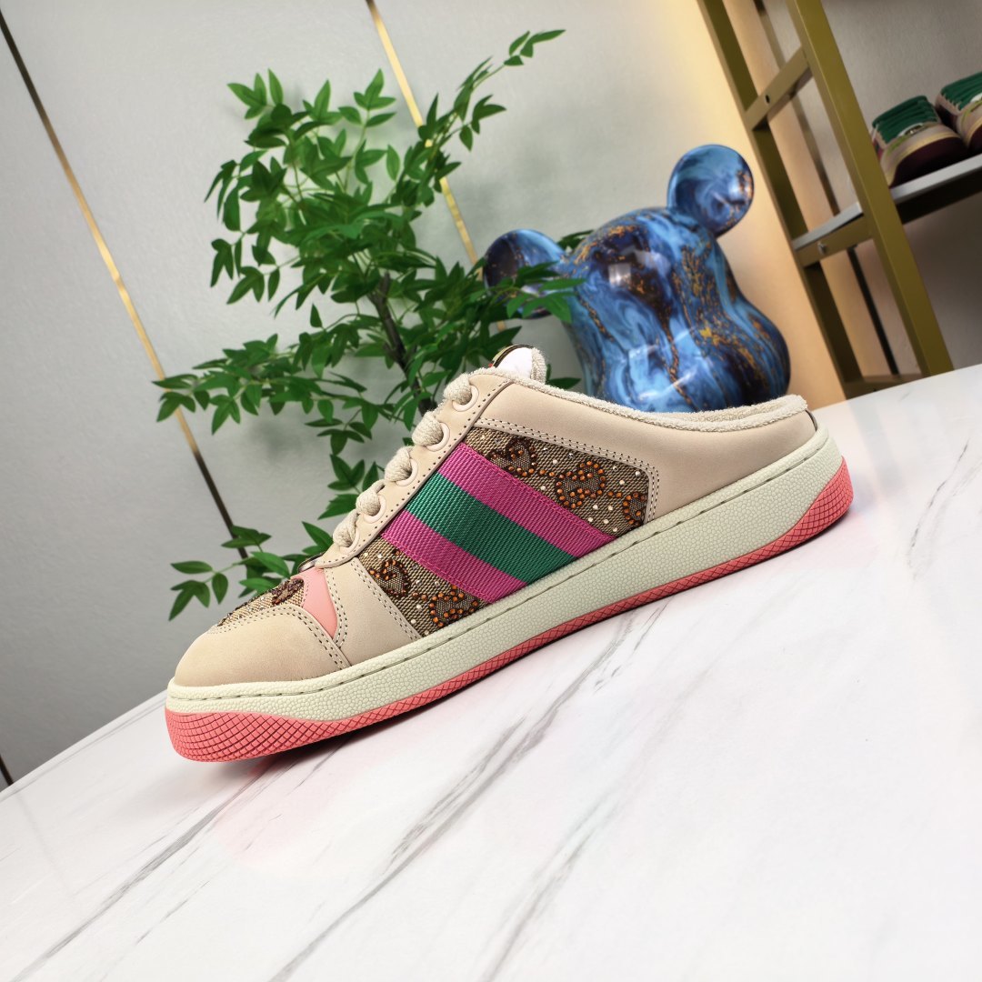 NO:783315,2026 Year of the Horse Half Drag Hot Diamond New Style [Higher Version] GUCCI Gucci Casual Sports Small Dirty Shoes, polished cowhide fabric, hand-made distressed effect!  Original terry cloth, delicate, soft, comfortable and breathable. Privately molded steel-stamped two-color original TPU outsole (lower layer is wider, upper layer is narrower) to differentiate the wrong version of the outsole in the market. Fabric, material, outsole, details comparison SIZE: 34-41, 38-45 regular size (34 and 41 for women are custom-made, non-returnable and non-exchangeable) (women's colors and men's models need to be customized),,gucci,gucci,cowhide198609092026马年半拖烫钻新款【高版本】GUCCI古驰休闲运动小脏鞋 擦色牛皮面料,手工做旧效果！ 原版毛巾布里,细腻柔软、舒适透气 私模钢印双色原版TPU大底(下层宽,上层窄) 区分市场不对版大底 面料、材质、大底,细节对比 SIZE: 34-41、38-45正码（女款34、41定做不退不换）(女款色系男款需要定制),,gucci,gucci,cowhide,Men's shoes