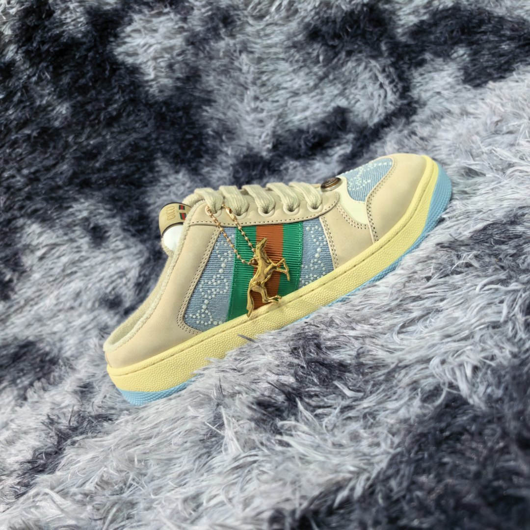 NO:833031,2026 Year of the Horse Half Drag Pearl Hot Diamond New Style [Higher Version] GUCCI Gucci Casual Sports Small Dirty Shoes, polished cowhide fabric, hand-made distressed effect!  Original terry cloth, delicate, soft, comfortable and breathable. Privately molded steel-stamped two-color original TPU outsole (lower layer is wider, upper layer is narrower) to differentiate the wrong version of the outsole in the market. Fabric, material, outsole, details comparison SIZE: 34-41, 38-45 regular size (34 and 41 for women are custom-made, non-returnable and non-exchangeable) (women's colors and men's models need to be customized),,gucci,gucci,cowhide198609092026马年半拖珍珠烫钻新款【高版本】GUCCI古驰休闲运动小脏鞋 擦色牛皮面料,手工做旧效果！ 原版毛巾布里,细腻柔软、舒适透气 私模钢印双色原版TPU大底(下层宽,上层窄) 区分市场不对版大底 面料、材质、大底,细节对比 SIZE: 34-41、38-45正码（女款34、41定做不退不换）(女款色系男款需要定制),,gucci,gucci,cowhide,Men's shoes