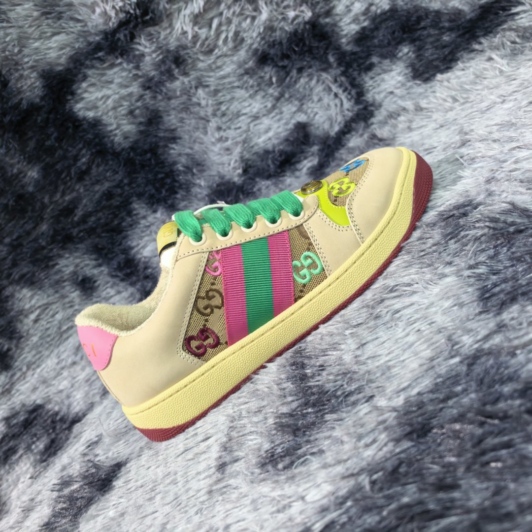 NO:832991,2026 summer new model for women. The ceiling level adopts electric embroidery machine imported from Italy!  Each color is a one-to-one replica of the GUC**Screener series couple's webbed sneakers. This single product is from Gucci.  The design of the Lido series is inspired by the summer style and beach clubs of the Italian coast. The Screener series of sneakers are inspired by the classic sneakers of the 1970s, and the name is taken from the defensive action in sports. This 2025 early autumn series of shoes (a technological and malleable opaque material) is crafted with imported special Gucci denim, and the heel is embellished with Gucci printed embossed logo, women 35-40 (34  Female 41 custom-made),,gucci,gucci,sneakers198609092026夏季女款新款 天花板级别采用意大利进口电绣机！每个颜色都一比一复刻GUC**Screener系列情侣饰织带运动鞋 这款单品出自Gucci Lido系列,设计灵感源自意大利海岸的夏日风情和海滩俱乐部.Screener系列运动鞋以20世纪70年代的经典运动鞋为灵感原型,名字则取自体育运动中的防守动作.这款2025早秋系列鞋履（一种科技感十足且富有延展性的不透明材料）匠心打造,进口专用古驰牛仔布,鞋跟缀饰Gucci印花压纹标识,女35-40（34 女41定做）,,gucci,gucci,sneakers,Men's shoes
