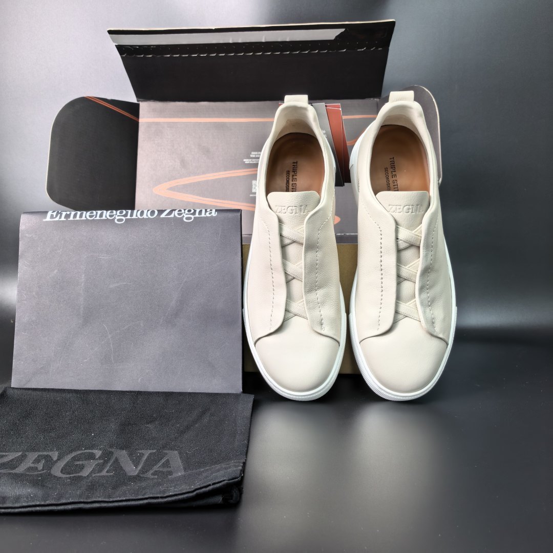 NO:888429,The latest official Zegna outsole from Dongguan [ZEGNA] Z Z men's sports and leisure shoes, regular size 38 to 46 (4-12) (men's 38, 45, 46, custom-made, non-refundable and non-exchangeable) The perfect fusion of Zegna's classic sports and leisure shoes!  Simple style, soft and light!  Unique branded elastic band design!  The fabric is original fetal cow!  Calfskin lining with padding!  Latex push-back foot pads!  The midsole is copied across the country!  More breathable and comfortable!  TUP vacuum outsole!  goods!  Quality: Look closely at the detailed pictures, the texture is super strong!  But 11 can withstand various tests!  38,45,46 custom-made, non-refundable,,zegna,cowhide19860909东莞货杰尼亚官方最新大底【ZEGNA】 Z Z男士运动休闲款 正码38一46(4－12）（男38 45 46定做不退不换） 杰尼亚经典运动休闲的完美融合鞋款！简约风格,柔软、轻便！独特品牌松紧带设计！面料原版胎牛！内里小牛皮附垫！乳胶回力垫脚！中底全拉邦复制！更加透气舒适！TUP抽真空大底！货！品质细看细节图,质感超强！可11经得起各种考验！38,45 丶46定做不退换,,zegna,cowhide,Men's shoes