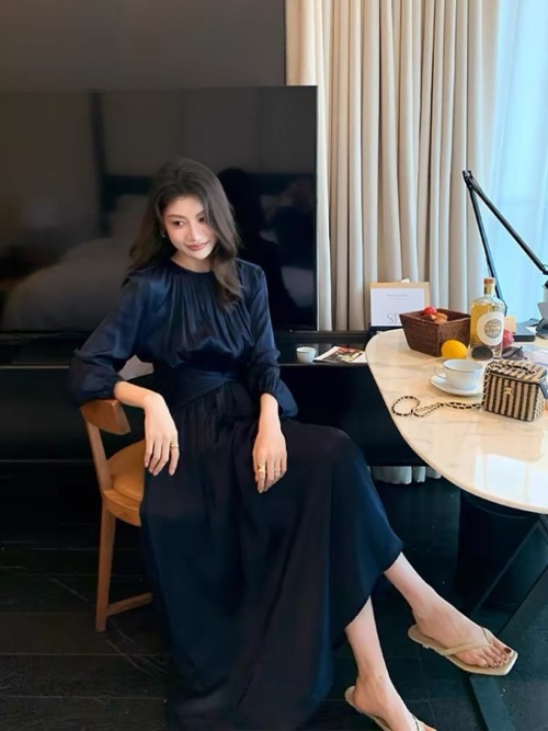 Elegant Women's Long Sleeve Pleated Maxi Dress - Perfect for Any Occasion 1 Elegant Women's Long Sleeve Pleated Maxi Dress - Perfect for Any Occasion