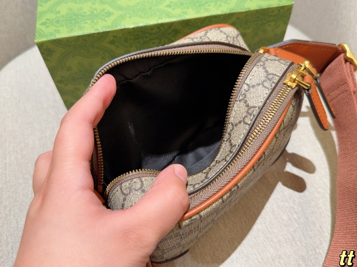 💰195
Gucci古奇
新品相机包～单肩斜挎包～
尺寸：18×13×7
礼盒包装🎁