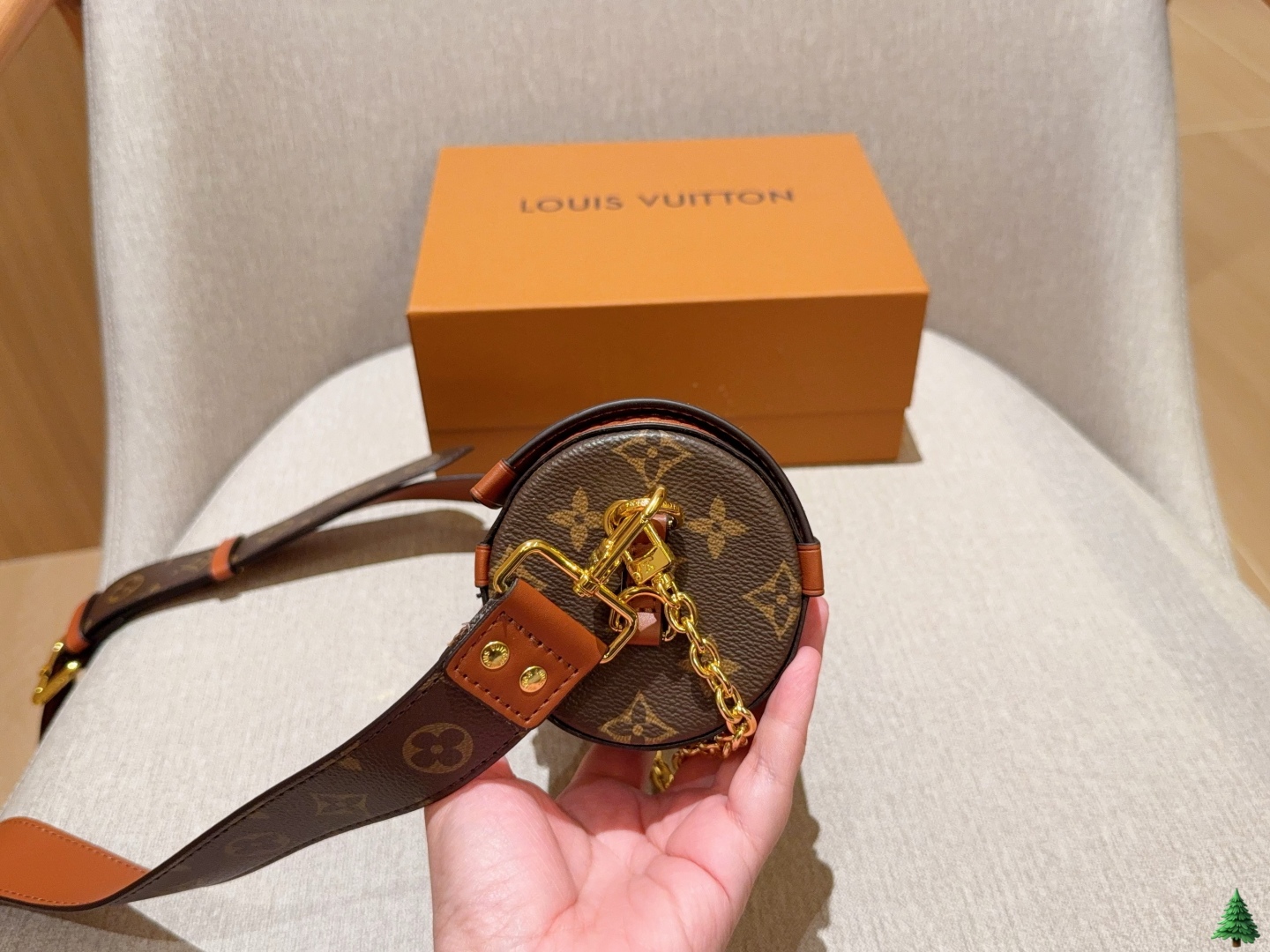 💰200
Lv/路易威登
Papillon巴比龙
尺寸20cm
礼盒包装🎁