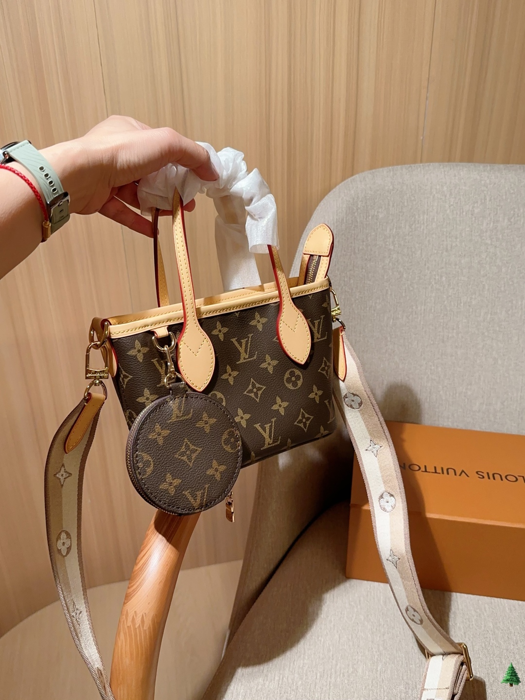 💰220
Lv路易威登
新品neverfull bb
迷你购物袋tote托特包
尺寸18×13×9
礼盒包装🎁