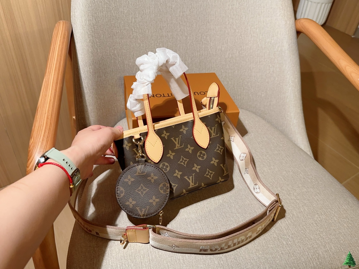 💰220
Lv路易威登
新品neverfull bb
迷你购物袋tote托特包
尺寸18×13×9
礼盒包装🎁
