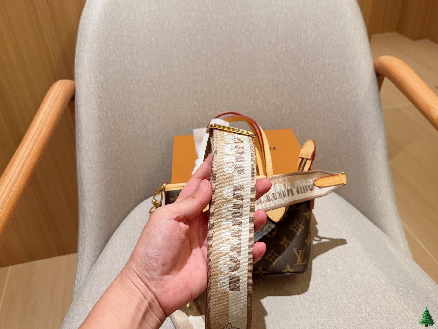 💰220
Lv路易威登
新品neverfull bb
迷你购物袋tote托特包
尺寸18×13×9
礼盒包装🎁