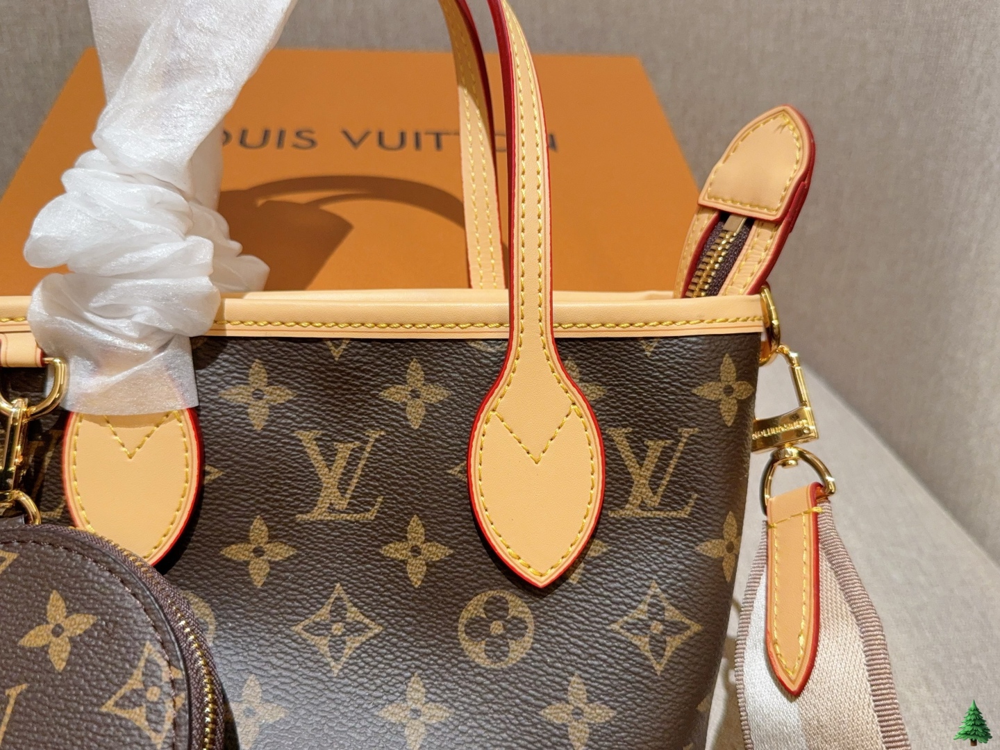 💰220
Lv路易威登
新品neverfull bb
迷你购物袋tote托特包
尺寸18×13×9
礼盒包装🎁