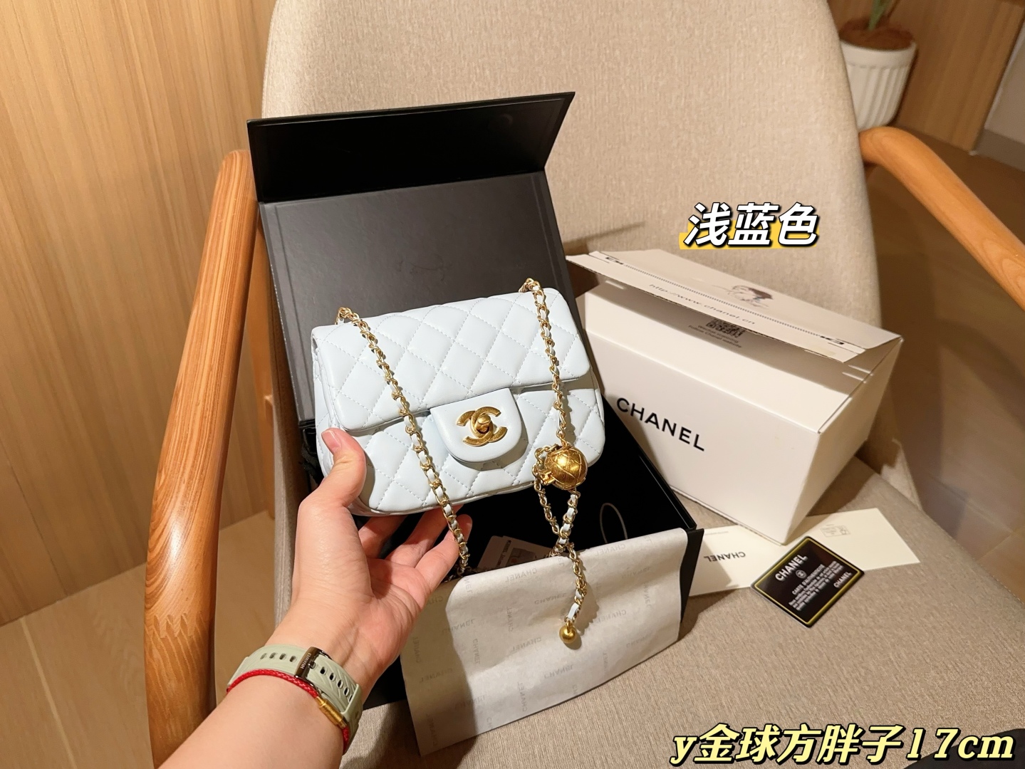 💰180
香奈儿/Chanel 
王炸款金球方胖子链条包
小金球可调长短
尺寸：17cm
礼盒包装🎁