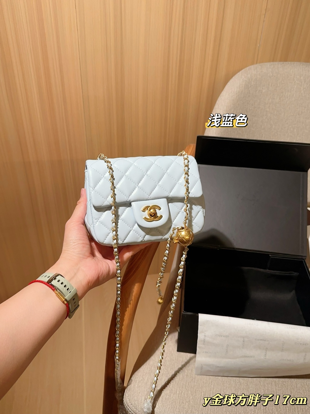 💰180
香奈儿/Chanel 
王炸款金球方胖子链条包
小金球可调长短
尺寸：17cm
礼盒包装🎁