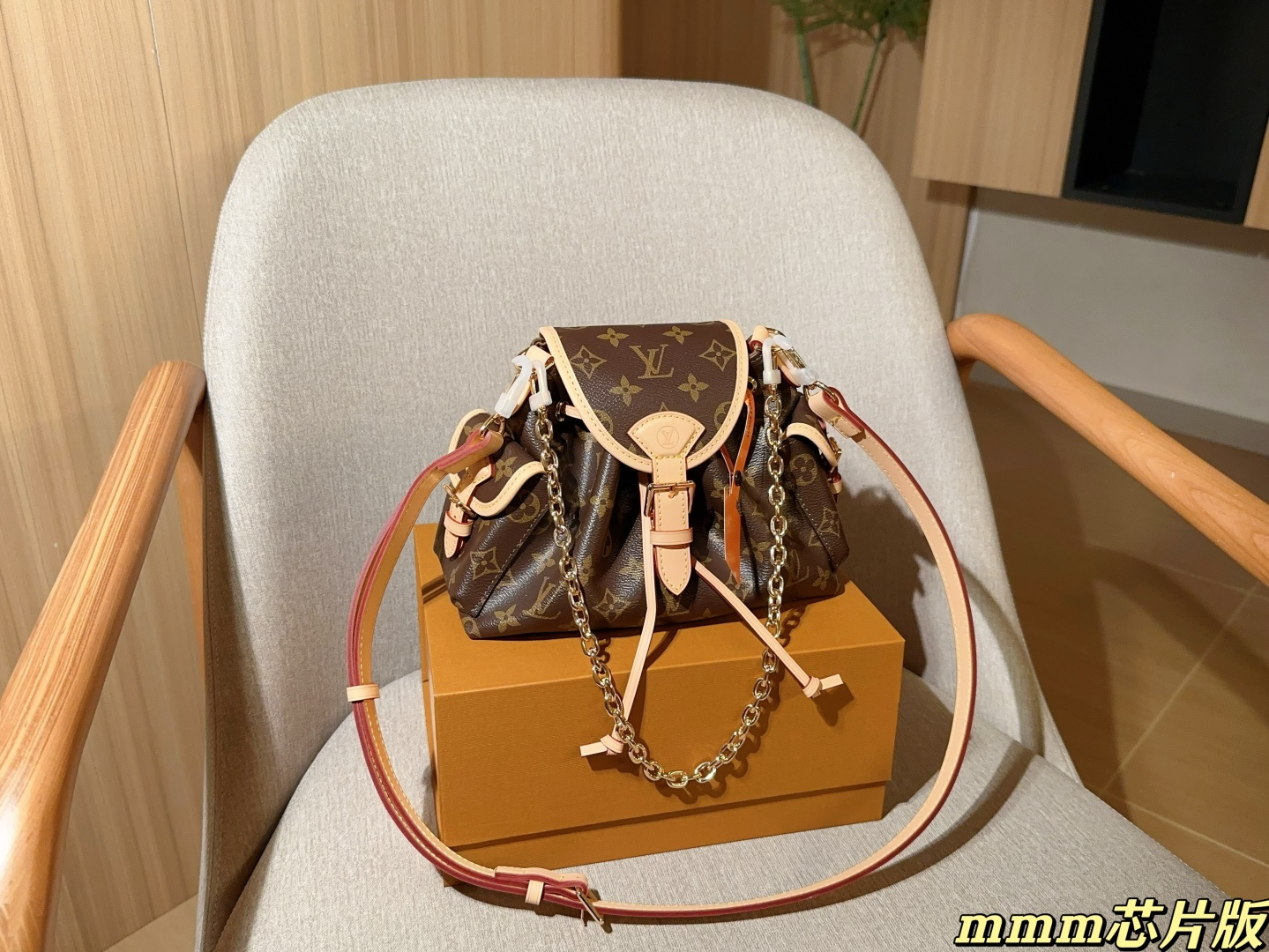 💰215 芯片版 Lv路易威登 新款odyssee 可单肩可斜挎可以手提~自带链条~额外还搭配了一根肩带~ 尺寸:23×18×9 礼盒包装➕飞机箱✈️