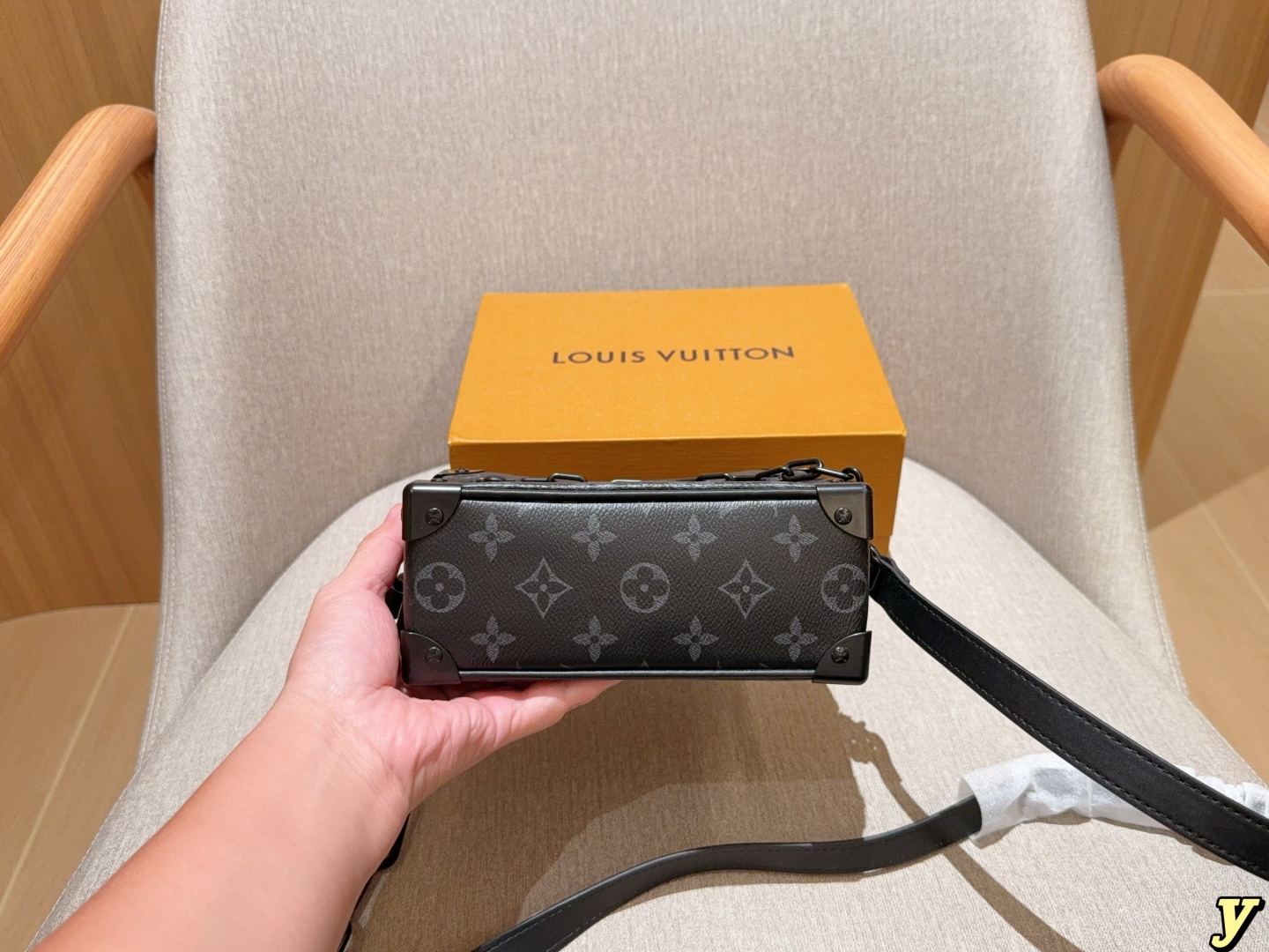 💰190
LV/路易威登
经典Soft trunk黑武士相机包
Virgil Mini 链条 盒子包软盒子
尺寸18×12
礼盒包装🎁