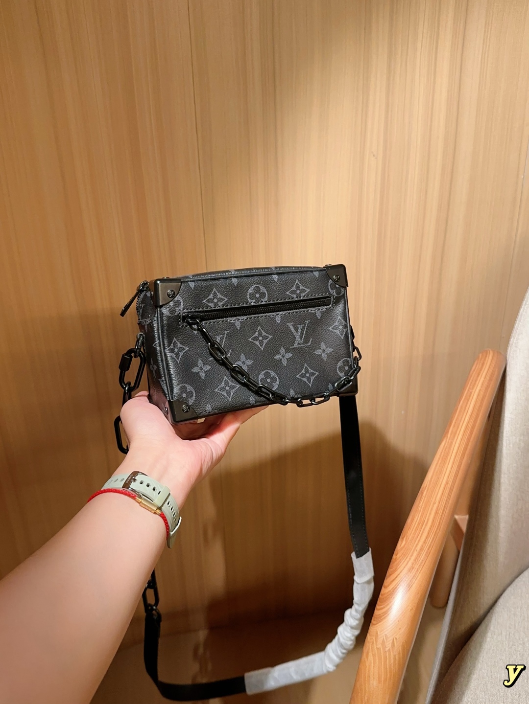💰190
LV/路易威登
经典Soft trunk黑武士相机包
Virgil Mini 链条 盒子包软盒子
尺寸18×12
礼盒包装🎁
