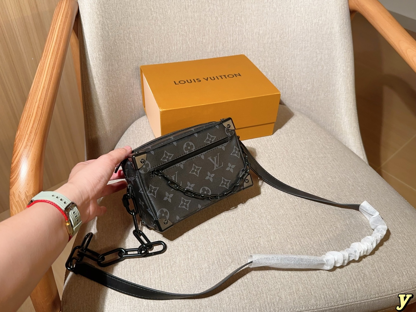 💰190
LV/路易威登
经典Soft trunk黑武士相机包
Virgil Mini 链条 盒子包软盒子
尺寸18×12
礼盒包装🎁
