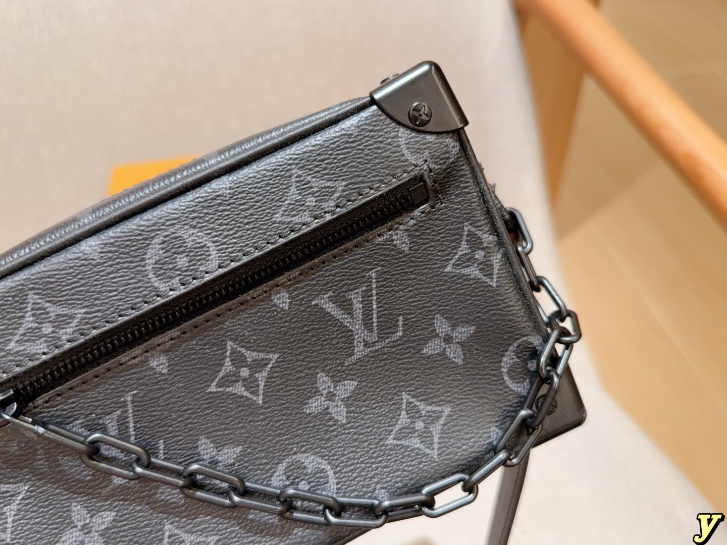 💰190
LV/路易威登
经典Soft trunk黑武士相机包
Virgil Mini 链条 盒子包软盒子
尺寸18×12
礼盒包装🎁