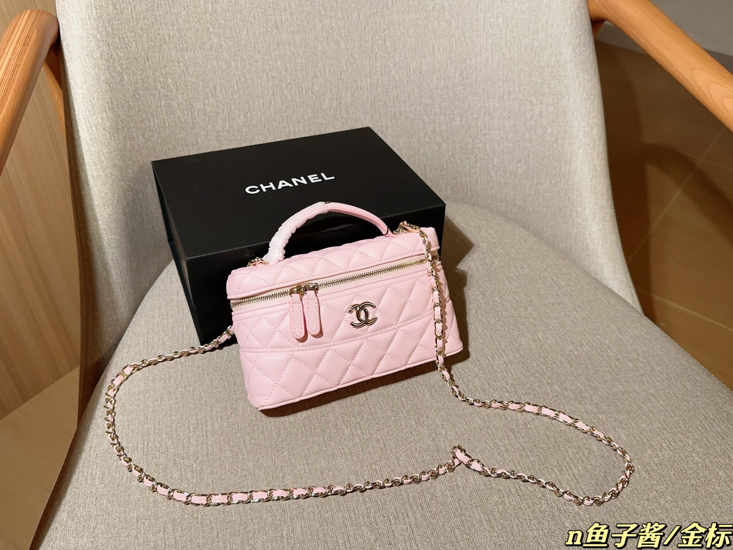 💰195
香奈儿Chanel
25c Lp鱼子酱饭盒包 盒子包 链条包
尺寸19×13×5
礼盒包装🎁