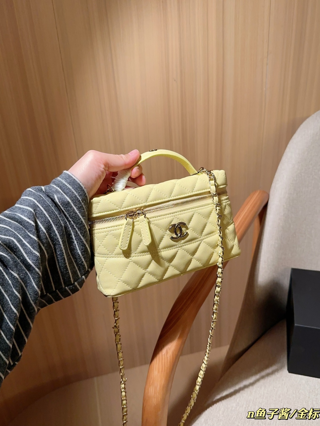 💰195
香奈儿Chanel
25c Lp鱼子酱饭盒包 盒子包 链条包
尺寸19×13×5
礼盒包装🎁