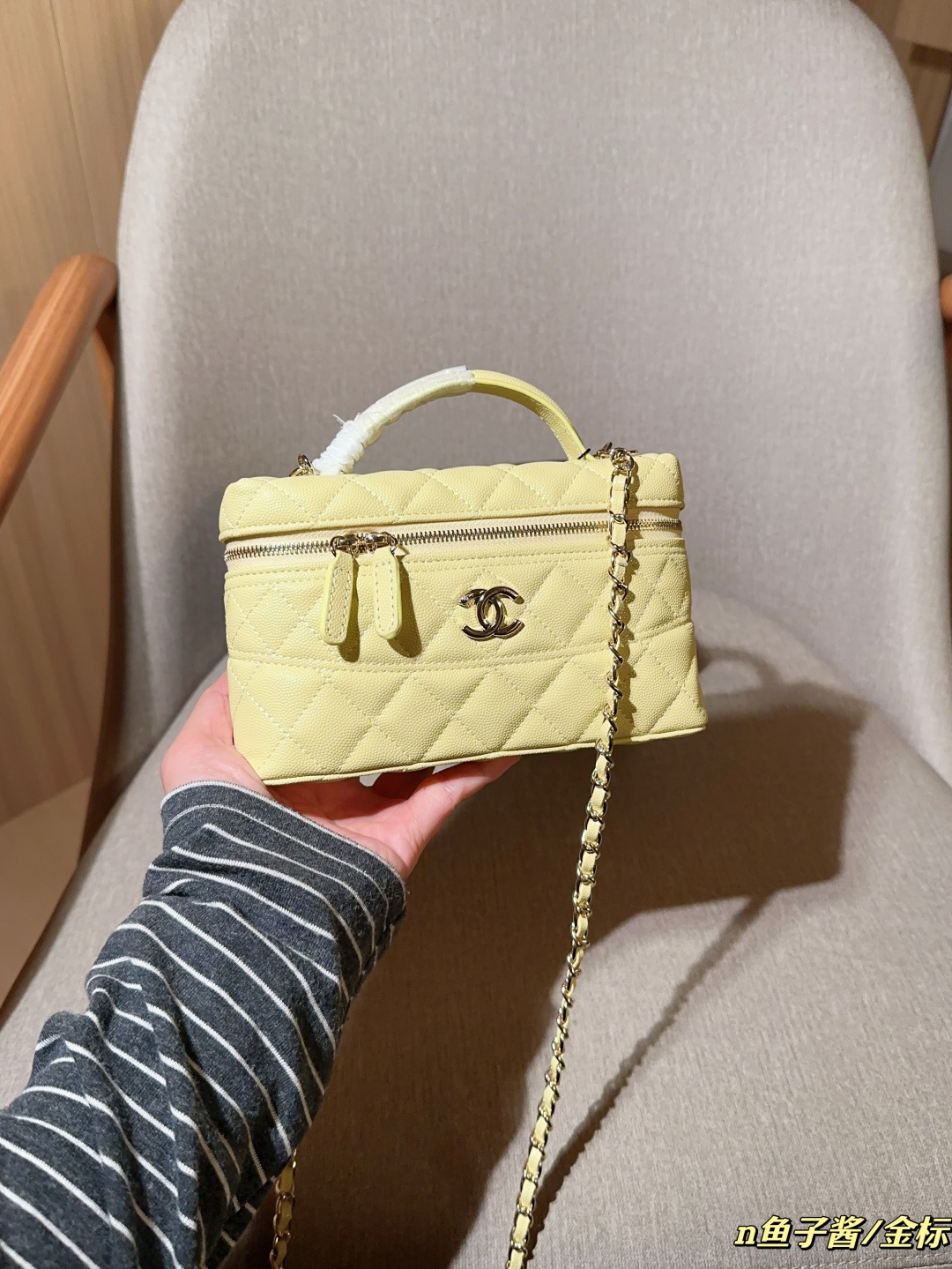 💰195
香奈儿Chanel
25c Lp鱼子酱饭盒包 盒子包 链条包
尺寸19×13×5
礼盒包装🎁