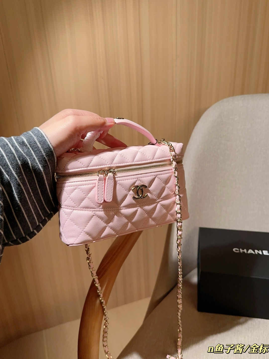 💰195
香奈儿Chanel
25c Lp鱼子酱饭盒包 盒子包 链条包
尺寸19×13×5
礼盒包装🎁