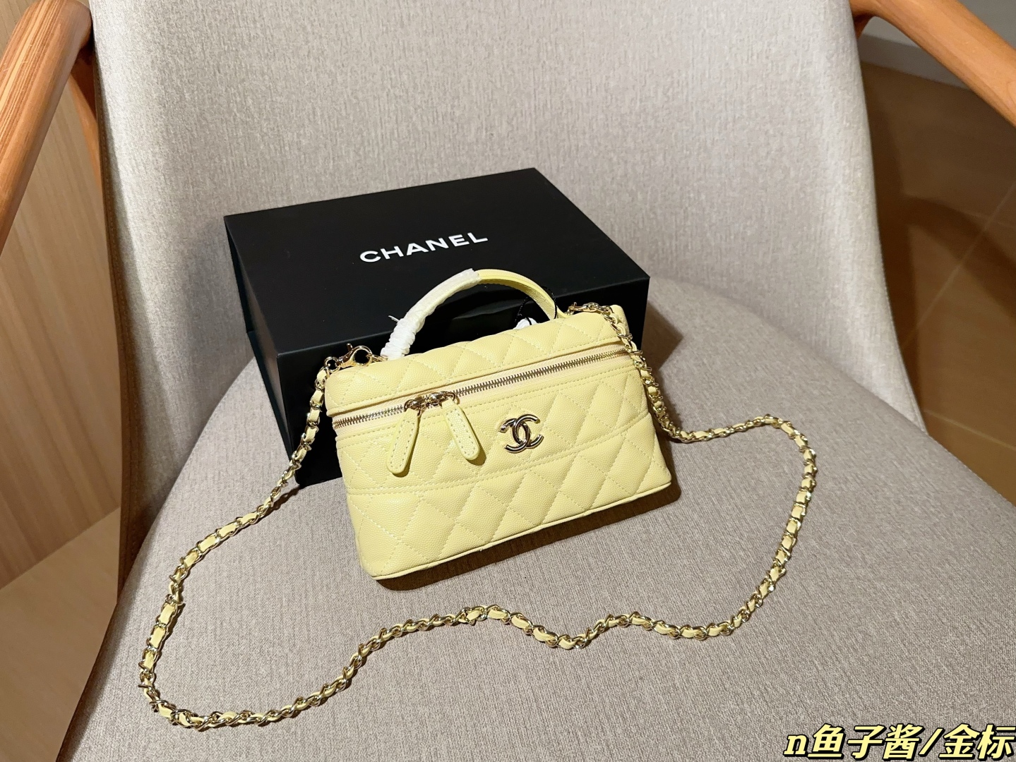 💰195
香奈儿Chanel
25c Lp鱼子酱饭盒包 盒子包 链条包
尺寸19×13×5
礼盒包装🎁