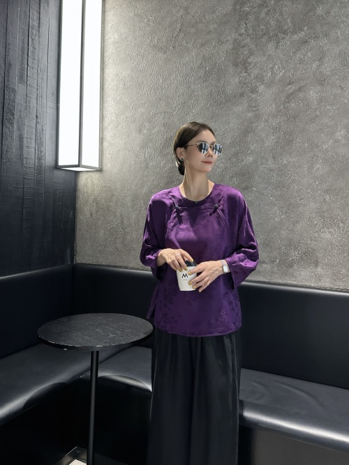 Elegant Women's Silk Floral Jacquard Top Mandarin Collar 1 Elegant Women's Silk Floral Jacquard Top Mandarin Collar