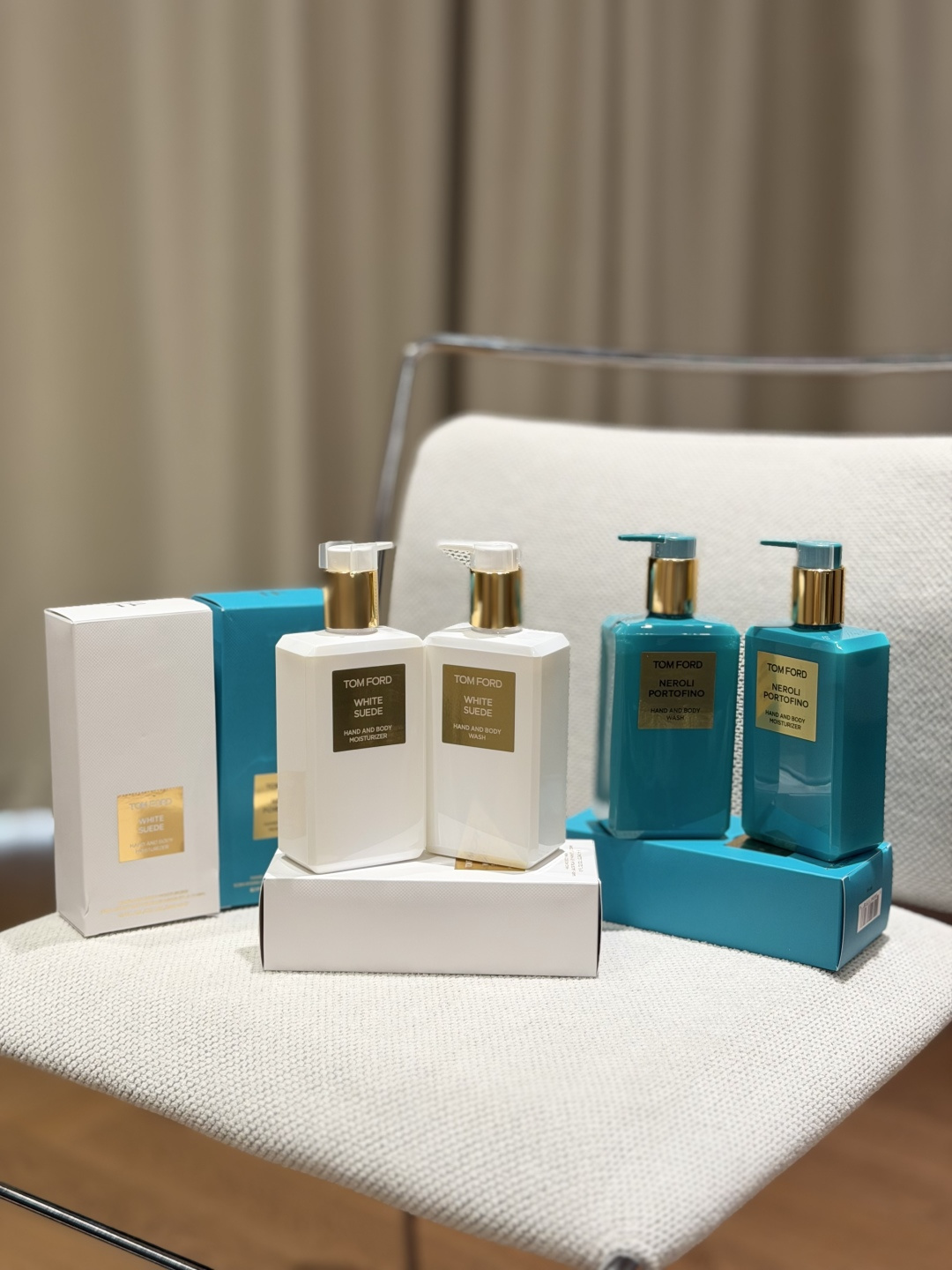 NO:938648,You can save on perfume!  !  Many people have not grabbed this white musk perfume before!  This body lotion is ready to be rinsed!  !  Exactly the same scent!  !  , toiletries trendy department store19860909可以省下香水了啊！！ 这个白麝香香水前面好多人没有抢到！ 这个身体乳可以冲了！！ 完全一样的香味！！,洗护用品潮品百货,accessory