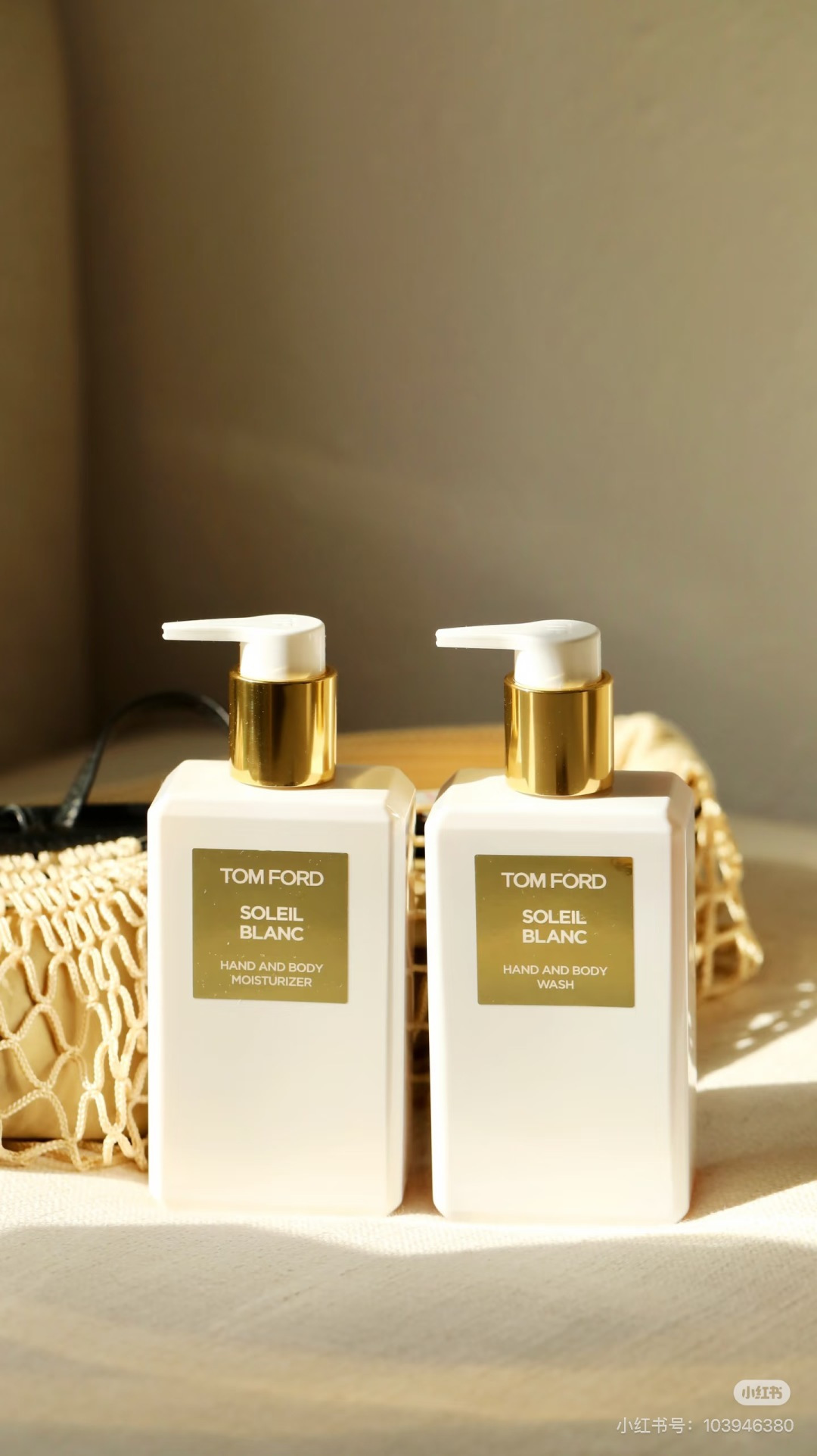 NO:938641,If you like white musk, you must buy a shower gel and body lotion set!  !  The fragrance lasts longer!  !  The fragrance accompanies you to sleep, fashionable toiletries department store19860909喜欢白麝香的一定要入 沐浴露跟身体乳一套去带！！留香更持久！！ 香香伴你入睡,洗护用品潮品百货,accessory