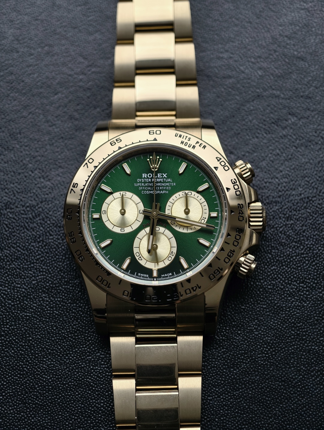 NO:687767,BDS Factory's top-notch full range of Daytona non-fading products have been shipped!  !  !  The products produced by the BDS non-fading studio must be high-quality products, and they are highly anticipated. They are born out of the blue. They are non-fading, must not fade, and will never fade. They are the best choice for all factory products. We hereby solemnly promise to all friends that if the color fades within five years, we will replace them with new ones for free. We must replace them with new ones, and we must definitely replace them with new ones. This is because we have confidence.  Friends who have played with this kind of tungsten-containing Daytona watch with the same weight all know that for example, the surface of a certain factory's product is covered with steel, and the skin will peel off after wearing it for a month. Why should it be covered with steel? Because the gold plating solution currently on the market is developed for stainless steel, they are not capable of plating gold on tungsten gold, so they use steel-coated steel to solve the gold plating problem. However, they never expected that steel and tungsten will be incompatible. Thermal expansion and contraction will deform the surface of the stainless steel top and cause the skin to peel off!  !  !  For another example, after a certain factory product faded, even if the watch friends used the most expensive gold-plating process, the color would still fade and fall off after two months of wearing it. This is because the copper in the tungsten alloy will react with oxygen, bubbling inside, causing discoloration. So, can watches containing tungsten only fade and peel off, and not be durable?   This problem of fading and peeling has been plaguing the entire industry, and has finally been perfectly solved through the research of our non-fading studio. Our studio first adopts the photoelectric nickel process, and carries out a bottom-level anti-oxidation treatment on the surface of the tungsten-copper alloy at all costs to avoid contact between the tungsten-copper watch case and the air. The reason why the color of the Swiss movement remains bright for a long time is the nickel plating process used. Our  After photoelectric nickel plating, the tungsten copper watch case is also gold-plated to give the watch a real gold color. All watches in our studio can issue a gold-containing test certificate. After the gold-plating of the watch, the latest black technology, Swiss VD coating technology, is used to cover the surface of the watch with a protective film. This is why our studio solemnly promises to all watch friends to replace it with a new one for free if it fades within five years!  !  !   As for the remaining accessories, they must go beyond factory products and use Dandong movements, which are undoubtedly durable and stable. The hands and dials are all substitute accessories, high-transparent sapphire crystal glass, substitute ceramic scale rings, real color gem inlays, real meteorite dials, and cultured diamond outer rings. The weight is the smallest thing, and must be correct. It will not be top-heavy, and the straps will not be lengthened or thickened. The whole series must be top-notch. Welcome to those who know watches to appreciate it!  !  !  ,,gold plating19860909BDS厂最顶级的足重迪通拿不掉色全系列产品出货啦！！！ BDS不掉色工作室出品必属精品,众望所归,横空出世,就是不掉色,必须不掉色,绝对不掉色,秒杀一切厂货的存在. 在此向各位表友郑重承诺,五年内掉色免费换新,必须换新,绝对换新,就是有信心.  玩过这种重量一致的含钨材质的迪通拿的表友都知道,例如某厂货是表面包钢的,戴一个月就掉皮了,为什么要包钢呢,因为目前市场上的镀金药水是针对不锈钢研发的,他们没有能力在钨金色上面镀金,所以用包钢来解决镀金的问题,但是他们万万没想到,钢和钨之间也会不兼容,热胀冷缩就会把表面的不锈钢顶变形从而掉皮！！！ 再例如某厂货掉色后,哪怕表友们用最贵的包金工艺,依旧还是戴两个月就掉色脱落了,因为钨合金里面的铜会和氧气发生反应,从而在里面鼓泡,导致掉色,那么含钨的手表就只能是掉色掉皮不耐用吗？  这个掉色掉皮的问题一直困扰着整个行业,终于在我们不掉色工作室的研究之下被完美的解决了,本工作室先采用光电镍的工艺,不惜成本在钨铜合金的表面先进行底层的抗氧化处理,避免钨铜表壳和空气接触,瑞士机芯的颜色之所以经久不衰一直很亮,就是用的镀镍工艺,我们的钨铜表壳在光电镀镍后,还进行了手表包金工艺,才能让手表拥有真金的色泽,本工作室的手表都可出具手表含金的检测证书哦.处理完手表包金后还用了最新的黑科技,瑞士vd覆膜技术,在手表的表面覆上一层保护膜,所以本工作室才会给各位表友郑重承诺五年内掉色免费换新！！！  至于剩下的配件,必须超越厂货,采用丹东机芯,耐用稳定毋容置疑,指针和表盘都是代用配件,高透蓝宝石水晶玻璃,代用陶瓷刻度圈口,真彩宝镶嵌,真陨石表盘,培育钻外圈,重量那就是最小的事,必须对版,不会头重脚轻,不加长加厚表带,全系必须顶配,欢迎懂表的您品鉴！！！,,gold plating,Watch