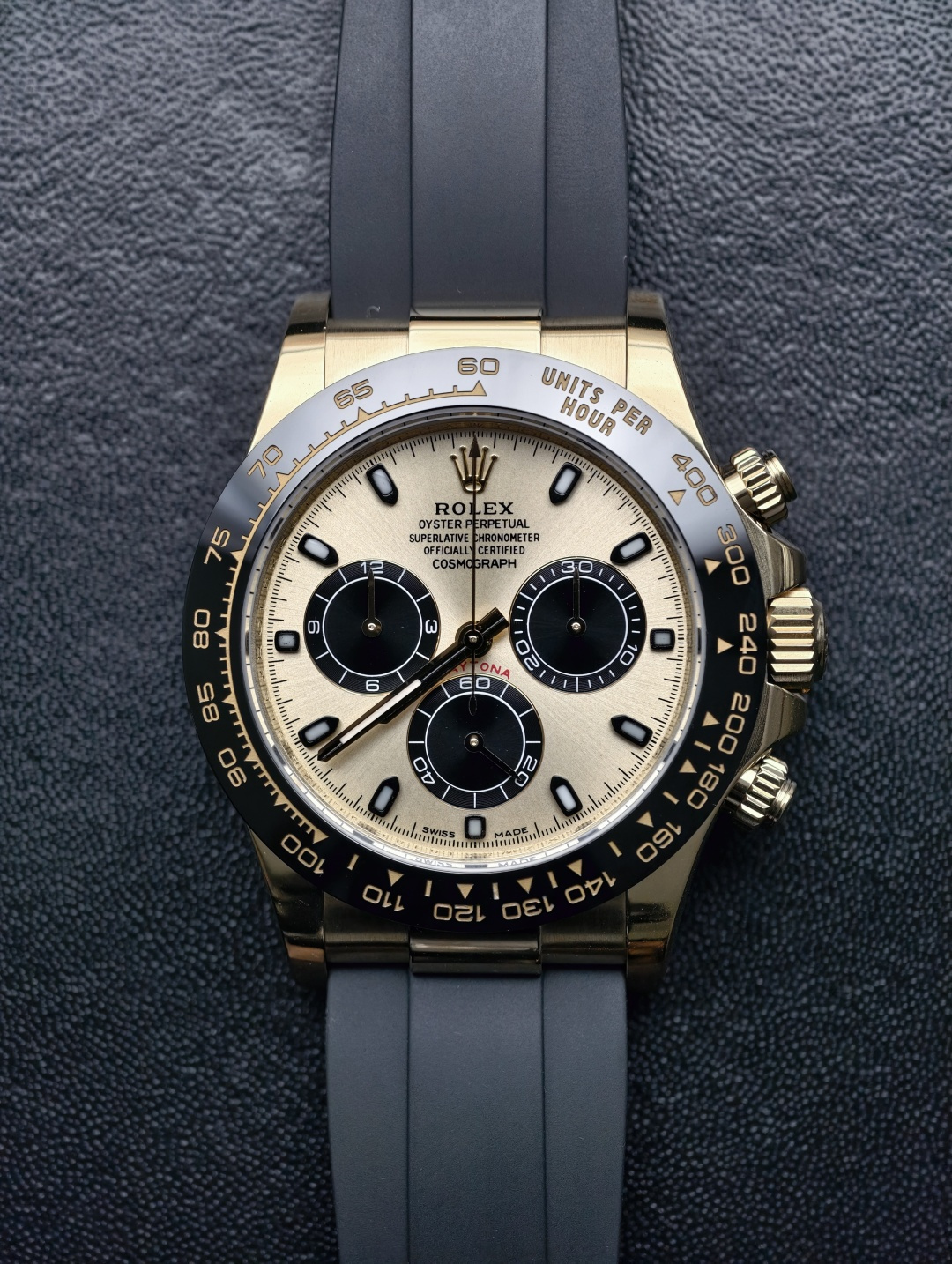 NO:687728,BDS’s top-of-the-line Daytona full range of non-fading products are now available for shipment!  !  !  The products produced by the BDS non-fading studio must be high-quality products, and they are highly anticipated. They are born out of the blue. They are non-fading, must not fade, and will never fade. They are the best choice for all factory products. We hereby solemnly promise to all friends that if the color fades within five years, we will replace them with new ones for free. We must replace them with new ones, and we must definitely replace them with new ones. This is because we have confidence.  Friends who have played with this kind of tungsten-containing Daytona watch with the same weight all know that for example, the surface of a certain factory's product is covered with steel, and the skin will peel off after wearing it for a month. Why should it be covered with steel? Because the gold plating solution currently on the market is developed for stainless steel, they are not capable of plating gold on tungsten gold, so they use steel-coated steel to solve the gold plating problem. However, they never expected that steel and tungsten will be incompatible. Thermal expansion and contraction will deform the surface of the stainless steel top and cause the skin to peel off!  !  !  For another example, after a certain factory product faded, even if the watch friends used the most expensive gold-plating process, the color would still fade and fall off after two months of wearing it. This is because the copper in the tungsten alloy will react with oxygen, bubbling inside, causing discoloration. So, can watches containing tungsten only fade and peel off, and not be durable?   This problem of fading and peeling has been plaguing the entire industry, and has finally been perfectly solved through the research of our non-fading studio. Our studio first adopts the photoelectric nickel process, and carries out a bottom-level anti-oxidation treatment on the surface of the tungsten-copper alloy at all costs to avoid contact between the tungsten-copper watch case and the air. The reason why the color of the Swiss movement remains bright for a long time is the nickel plating process used. Our  After photoelectric nickel plating, the tungsten copper watch case is also gold-plated to give the watch a real gold color. All watches in our studio can issue a gold-containing test certificate. After the gold-plating of the watch, the latest black technology, Swiss VD coating technology, is used to cover the surface of the watch with a protective film. This is why our studio solemnly promises to all watch friends to replace it with a new one for free if it fades within five years!  !  !   As for the remaining accessories, they must go beyond factory products and use Dandong movements, which are undoubtedly durable and stable. The hands and dials are all substitute accessories, high-transparent sapphire crystal glass, substitute ceramic scale rings, real color gem inlays, real meteorite dials, and cultured diamond outer rings. The weight is the smallest thing, and must be correct. It will not be top-heavy, and the straps will not be lengthened or thickened. The whole series must be top-notch. Welcome to those who know watches to appreciate it!  !  !  ,,gold plating19860909BDS最顶级的足重迪通拿不掉色全系列产品出货啦！！！ BDS不掉色工作室出品必属精品,众望所归,横空出世,就是不掉色,必须不掉色,绝对不掉色,秒杀一切厂货的存在. 在此向各位表友郑重承诺,五年内掉色免费换新,必须换新,绝对换新,就是有信心.  玩过这种重量一致的含钨材质的迪通拿的表友都知道,例如某厂货是表面包钢的,戴一个月就掉皮了,为什么要包钢呢,因为目前市场上的镀金药水是针对不锈钢研发的,他们没有能力在钨金色上面镀金,所以用包钢来解决镀金的问题,但是他们万万没想到,钢和钨之间也会不兼容,热胀冷缩就会把表面的不锈钢顶变形从而掉皮！！！ 再例如某厂货掉色后,哪怕表友们用最贵的包金工艺,依旧还是戴两个月就掉色脱落了,因为钨合金里面的铜会和氧气发生反应,从而在里面鼓泡,导致掉色,那么含钨的手表就只能是掉色掉皮不耐用吗？  这个掉色掉皮的问题一直困扰着整个行业,终于在我们不掉色工作室的研究之下被完美的解决了,本工作室先采用光电镍的工艺,不惜成本在钨铜合金的表面先进行底层的抗氧化处理,避免钨铜表壳和空气接触,瑞士机芯的颜色之所以经久不衰一直很亮,就是用的镀镍工艺,我们的钨铜表壳在光电镀镍后,还进行了手表包金工艺,才能让手表拥有真金的色泽,本工作室的手表都可出具手表含金的检测证书哦.处理完手表包金后还用了最新的黑科技,瑞士vd覆膜技术,在手表的表面覆上一层保护膜,所以本工作室才会给各位表友郑重承诺五年内掉色免费换新！！！  至于剩下的配件,必须超越厂货,采用丹东机芯,耐用稳定毋容置疑,指针和表盘都是代用配件,高透蓝宝石水晶玻璃,代用陶瓷刻度圈口,真彩宝镶嵌,真陨石表盘,培育钻外圈,重量那就是最小的事,必须对版,不会头重脚轻,不加长加厚表带,全系必须顶配,欢迎懂表的您品鉴！！！,,gold plating,Watch