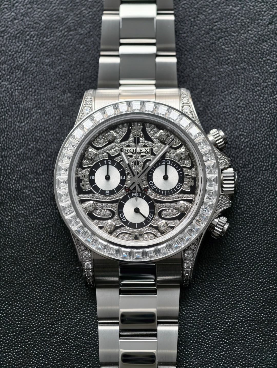 NO:687736,BDS Factory’s top-notch full range of Daytona non-fading products has been shipped!  !  !  The products produced by the BDS non-fading studio must be high-quality products, and they are highly anticipated. They are born out of the blue. They are non-fading, must not fade, and will never fade. They are the best choice for all factory products. We hereby solemnly promise to all friends that if the color fades within five years, we will replace them with new ones for free. We must replace them with new ones, and we must definitely replace them with new ones. This is because we have confidence.  Friends who have played with this kind of tungsten-containing Daytona watch with the same weight all know that for example, the surface of a certain factory's product is covered with steel, and the skin will peel off after wearing it for a month. Why should it be covered with steel? Because the gold plating solution currently on the market is developed for stainless steel, they are not capable of plating gold on tungsten gold, so they use steel-coated steel to solve the gold plating problem. However, they never expected that steel and tungsten will be incompatible. Thermal expansion and contraction will deform the surface of the stainless steel top and cause the skin to peel off!  !  !  For another example, after a certain factory product faded, even if the watch friends used the most expensive gold-plating process, the color would still fade and fall off after two months of wearing it. This is because the copper in the tungsten alloy will react with oxygen, bubbling inside, causing discoloration. So, can watches containing tungsten only fade and peel off, and not be durable?   This problem of fading and peeling has been plaguing the entire industry, and has finally been perfectly solved through the research of our non-fading studio. Our studio first adopts the photoelectric nickel process, and carries out a bottom-level anti-oxidation treatment on the surface of the tungsten-copper alloy at all costs to avoid contact between the tungsten-copper watch case and the air. The reason why the color of the Swiss movement remains bright for a long time is the nickel plating process used. Our  After photoelectric nickel plating, the tungsten copper watch case is also gold-plated to give the watch a real gold color. All watches in our studio can issue a gold-containing test certificate. After the gold-plating of the watch, the latest black technology, Swiss VD coating technology, is used to cover the surface of the watch with a protective film. This is why our studio solemnly promises to all watch friends to replace it with a new one for free if it fades within five years!  !  !   As for the remaining accessories, they must go beyond factory products and use Dandong movements, which are undoubtedly durable and stable. The hands and dials are all substitute accessories, high-transparent sapphire crystal glass, substitute ceramic scale rings, real color gem inlays, real meteorite dials, and cultured diamond outer rings. The weight is the smallest thing, and must be correct. It will not be top-heavy, and the straps will not be lengthened or thickened. The whole series must be top-notch. Welcome to those who know watches to appreciate it!  !  !  ,,gold plating19860909BDS厂 最顶级的足重迪通拿不掉色全系列产品出货啦！！！ BDS不掉色工作室出品必属精品,众望所归,横空出世,就是不掉色,必须不掉色,绝对不掉色,秒杀一切厂货的存在. 在此向各位表友郑重承诺,五年内掉色免费换新,必须换新,绝对换新,就是有信心.  玩过这种重量一致的含钨材质的迪通拿的表友都知道,例如某厂货是表面包钢的,戴一个月就掉皮了,为什么要包钢呢,因为目前市场上的镀金药水是针对不锈钢研发的,他们没有能力在钨金色上面镀金,所以用包钢来解决镀金的问题,但是他们万万没想到,钢和钨之间也会不兼容,热胀冷缩就会把表面的不锈钢顶变形从而掉皮！！！ 再例如某厂货掉色后,哪怕表友们用最贵的包金工艺,依旧还是戴两个月就掉色脱落了,因为钨合金里面的铜会和氧气发生反应,从而在里面鼓泡,导致掉色,那么含钨的手表就只能是掉色掉皮不耐用吗？  这个掉色掉皮的问题一直困扰着整个行业,终于在我们不掉色工作室的研究之下被完美的解决了,本工作室先采用光电镍的工艺,不惜成本在钨铜合金的表面先进行底层的抗氧化处理,避免钨铜表壳和空气接触,瑞士机芯的颜色之所以经久不衰一直很亮,就是用的镀镍工艺,我们的钨铜表壳在光电镀镍后,还进行了手表包金工艺,才能让手表拥有真金的色泽,本工作室的手表都可出具手表含金的检测证书哦.处理完手表包金后还用了最新的黑科技,瑞士vd覆膜技术,在手表的表面覆上一层保护膜,所以本工作室才会给各位表友郑重承诺五年内掉色免费换新！！！  至于剩下的配件,必须超越厂货,采用丹东机芯,耐用稳定毋容置疑,指针和表盘都是代用配件,高透蓝宝石水晶玻璃,代用陶瓷刻度圈口,真彩宝镶嵌,真陨石表盘,培育钻外圈,重量那就是最小的事,必须对版,不会头重脚轻,不加长加厚表带,全系必须顶配,欢迎懂表的您品鉴！！！,,gold plating,Watch