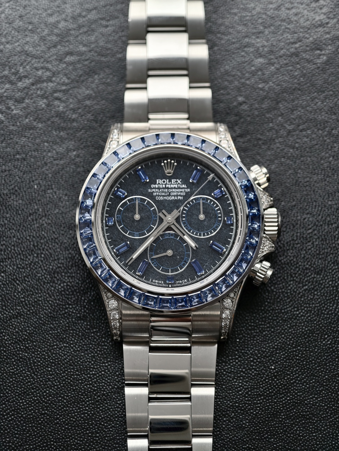 NO:687739,BDS’s top-of-the-line Daytona full range of non-fading products are now available for shipment!  !  !  The products produced by the BDS non-fading studio must be high-quality products, and they are highly anticipated. They are born out of the blue. They are non-fading, must not fade, and will never fade. They are the best choice for all factory products. We hereby solemnly promise to all friends that if the color fades within five years, we will replace them with new ones for free. We must replace them with new ones, and we must definitely replace them with new ones. This is because we have confidence.  Friends who have played with this kind of tungsten-containing Daytona watch with the same weight all know that for example, the surface of a certain factory's product is covered with steel, and the skin will peel off after wearing it for a month. Why should it be covered with steel? Because the gold plating solution currently on the market is developed for stainless steel, they are not capable of plating gold on tungsten gold, so they use steel-coated steel to solve the gold plating problem. However, they never expected that steel and tungsten will be incompatible. Thermal expansion and contraction will deform the surface of the stainless steel top and cause the skin to peel off!  !  !  For another example, after a certain factory product faded, even if the watch friends used the most expensive gold-plating process, the color would still fade and fall off after two months of wearing it. This is because the copper in the tungsten alloy will react with oxygen, bubbling inside, causing discoloration. So, can watches containing tungsten only fade and peel off, and not be durable?   This problem of fading and peeling has been plaguing the entire industry, and has finally been perfectly solved through the research of our non-fading studio. Our studio first adopts the photoelectric nickel process, and carries out a bottom-level anti-oxidation treatment on the surface of the tungsten-copper alloy at all costs to avoid contact between the tungsten-copper watch case and the air. The reason why the color of the Swiss movement remains bright for a long time is the nickel plating process used. Our  After photoelectric nickel plating, the tungsten copper watch case is also gold-plated to give the watch a real gold color. All watches in our studio can issue a gold-containing test certificate. After the gold-plating of the watch, the latest black technology, Swiss VD coating technology, is used to cover the surface of the watch with a protective film. This is why our studio solemnly promises to all watch friends to replace it with a new one for free if it fades within five years!  !  !   As for the remaining accessories, they must go beyond factory products and use Dandong movements, which are undoubtedly durable and stable. The hands and dials are all substitute accessories, high-transparent sapphire crystal glass, substitute ceramic scale rings, real color gem inlays, real meteorite dials, and cultured diamond outer rings. The weight is the smallest thing, and must be correct. It will not be top-heavy, and the straps will not be lengthened or thickened. The whole series must be top-notch. Welcome to those who know watches to appreciate it!  !  !  ,,gold plating19860909BDS最顶级的足重迪通拿不掉色全系列产品出货啦！！！ BDS不掉色工作室出品必属精品,众望所归,横空出世,就是不掉色,必须不掉色,绝对不掉色,秒杀一切厂货的存在. 在此向各位表友郑重承诺,五年内掉色免费换新,必须换新,绝对换新,就是有信心.  玩过这种重量一致的含钨材质的迪通拿的表友都知道,例如某厂货是表面包钢的,戴一个月就掉皮了,为什么要包钢呢,因为目前市场上的镀金药水是针对不锈钢研发的,他们没有能力在钨金色上面镀金,所以用包钢来解决镀金的问题,但是他们万万没想到,钢和钨之间也会不兼容,热胀冷缩就会把表面的不锈钢顶变形从而掉皮！！！ 再例如某厂货掉色后,哪怕表友们用最贵的包金工艺,依旧还是戴两个月就掉色脱落了,因为钨合金里面的铜会和氧气发生反应,从而在里面鼓泡,导致掉色,那么含钨的手表就只能是掉色掉皮不耐用吗？  这个掉色掉皮的问题一直困扰着整个行业,终于在我们不掉色工作室的研究之下被完美的解决了,本工作室先采用光电镍的工艺,不惜成本在钨铜合金的表面先进行底层的抗氧化处理,避免钨铜表壳和空气接触,瑞士机芯的颜色之所以经久不衰一直很亮,就是用的镀镍工艺,我们的钨铜表壳在光电镀镍后,还进行了手表包金工艺,才能让手表拥有真金的色泽,本工作室的手表都可出具手表含金的检测证书哦.处理完手表包金后还用了最新的黑科技,瑞士vd覆膜技术,在手表的表面覆上一层保护膜,所以本工作室才会给各位表友郑重承诺五年内掉色免费换新！！！  至于剩下的配件,必须超越厂货,采用丹东机芯,耐用稳定毋容置疑,指针和表盘都是代用配件,高透蓝宝石水晶玻璃,代用陶瓷刻度圈口,真彩宝镶嵌,真陨石表盘,培育钻外圈,重量那就是最小的事,必须对版,不会头重脚轻,不加长加厚表带,全系必须顶配,欢迎懂表的您品鉴！！！,,gold plating,Watch