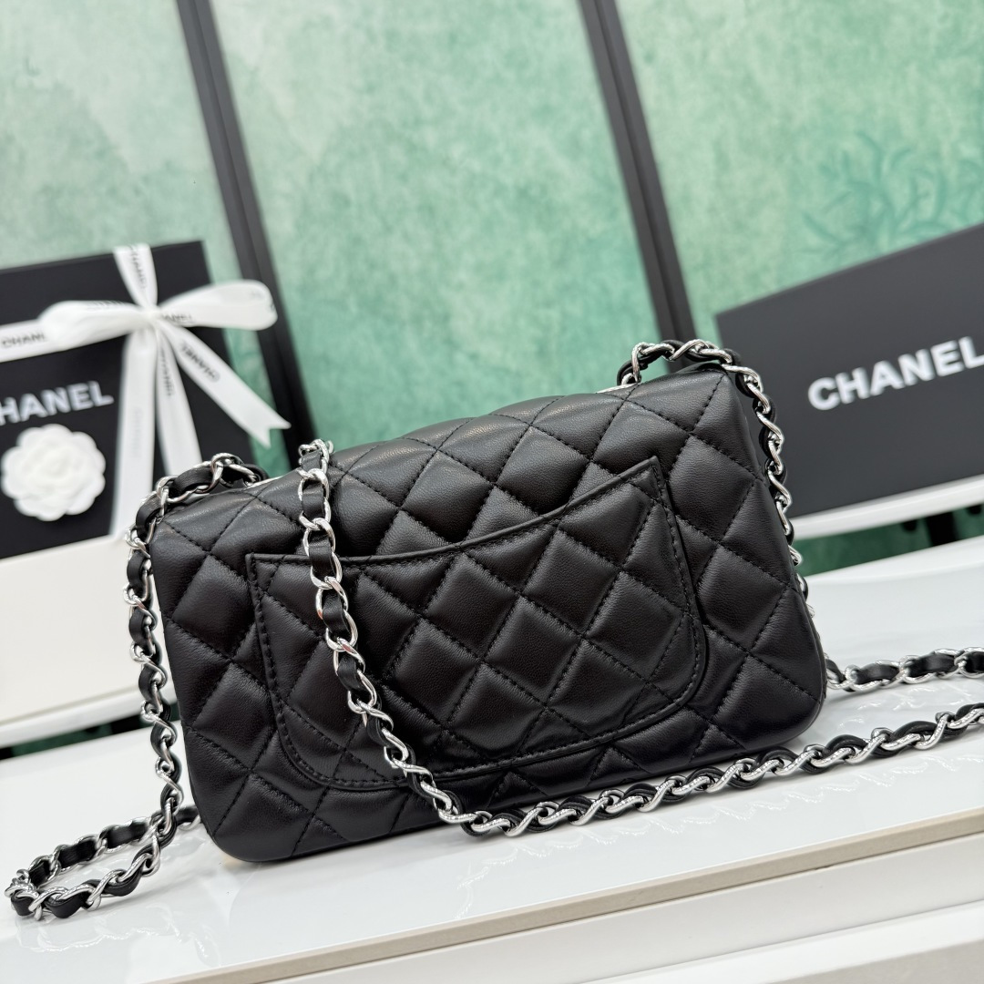Женская сумка Chanel CF классическая